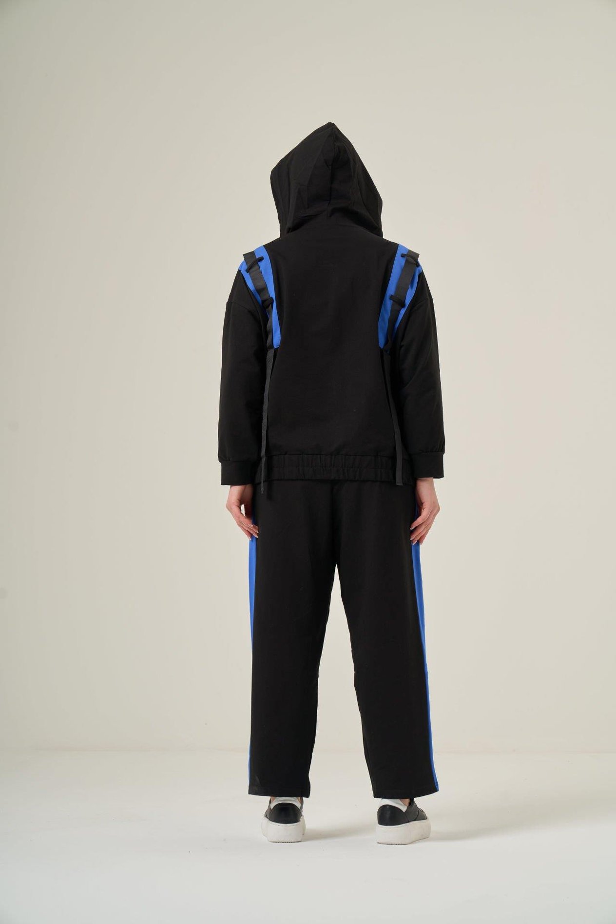 Fermuarlı Kapşonlu Sweatshirt