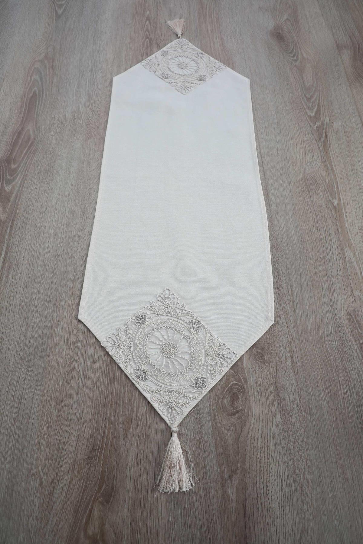 Dantel Aksesuarlı Püsküllü Runner 120 x 40,R-52O Krem
