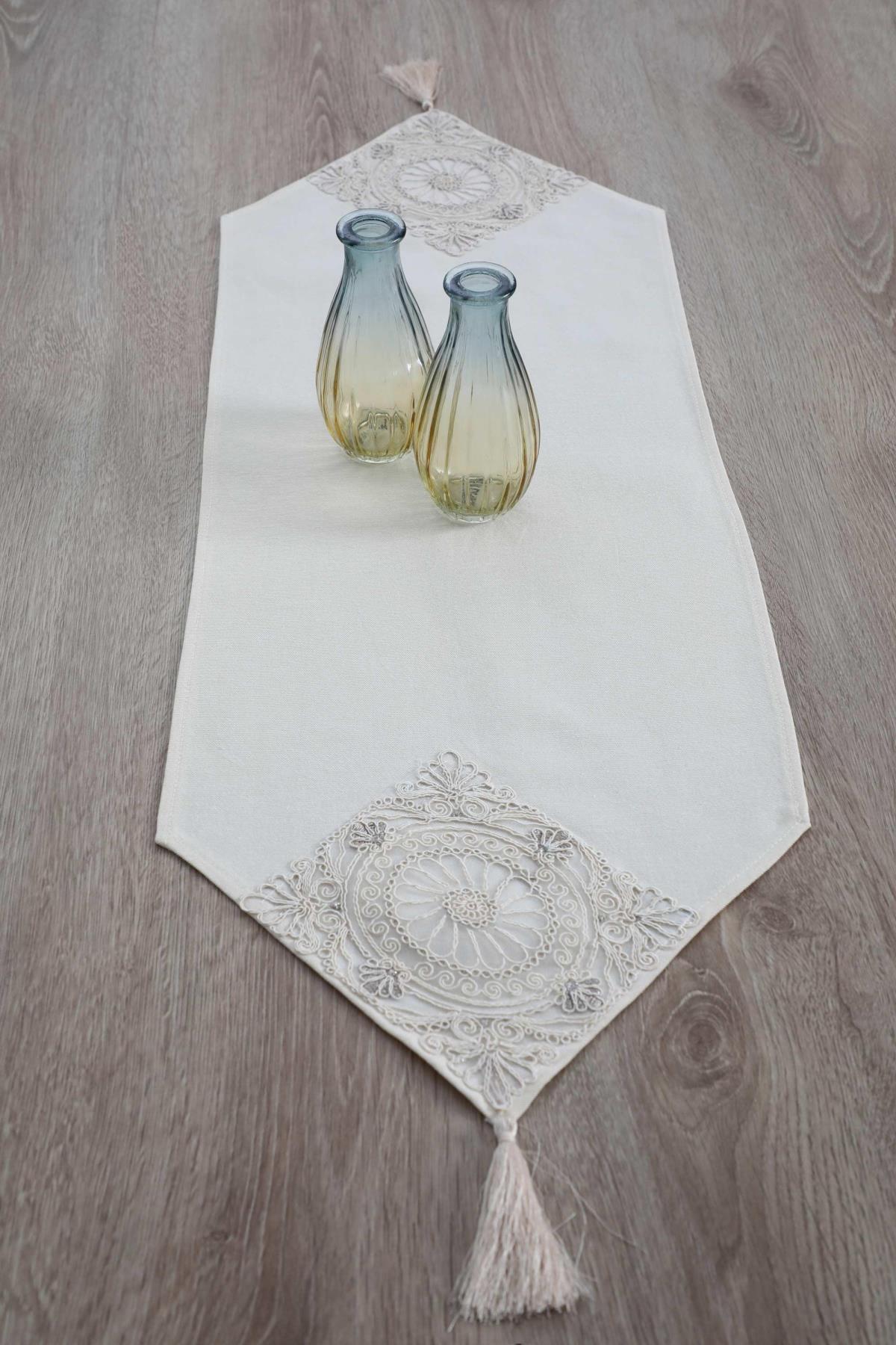 Dantel Aksesuarlı Püsküllü Runner 120 x 40,R-52O Krem