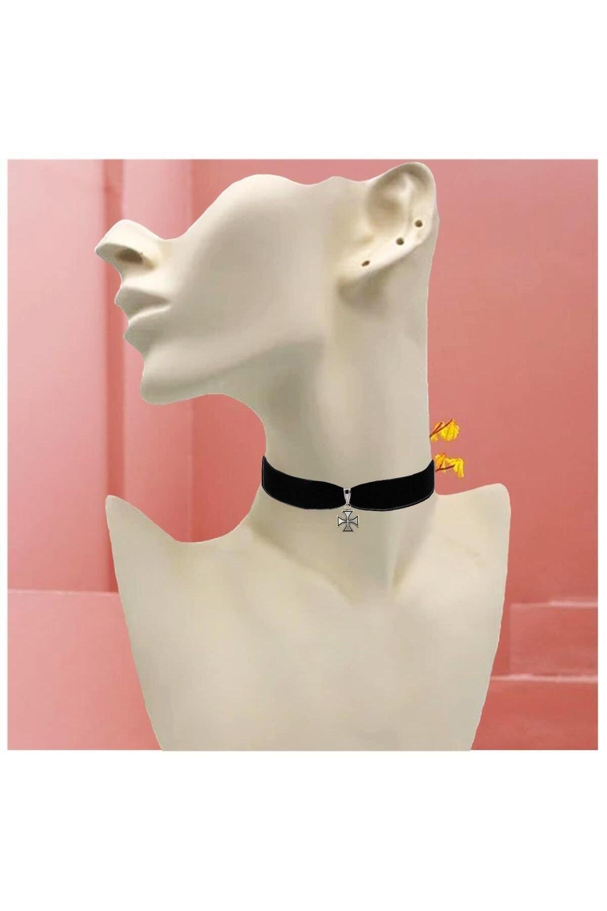 Siyah Renk Kadife Kadın Haç Choker Kolye