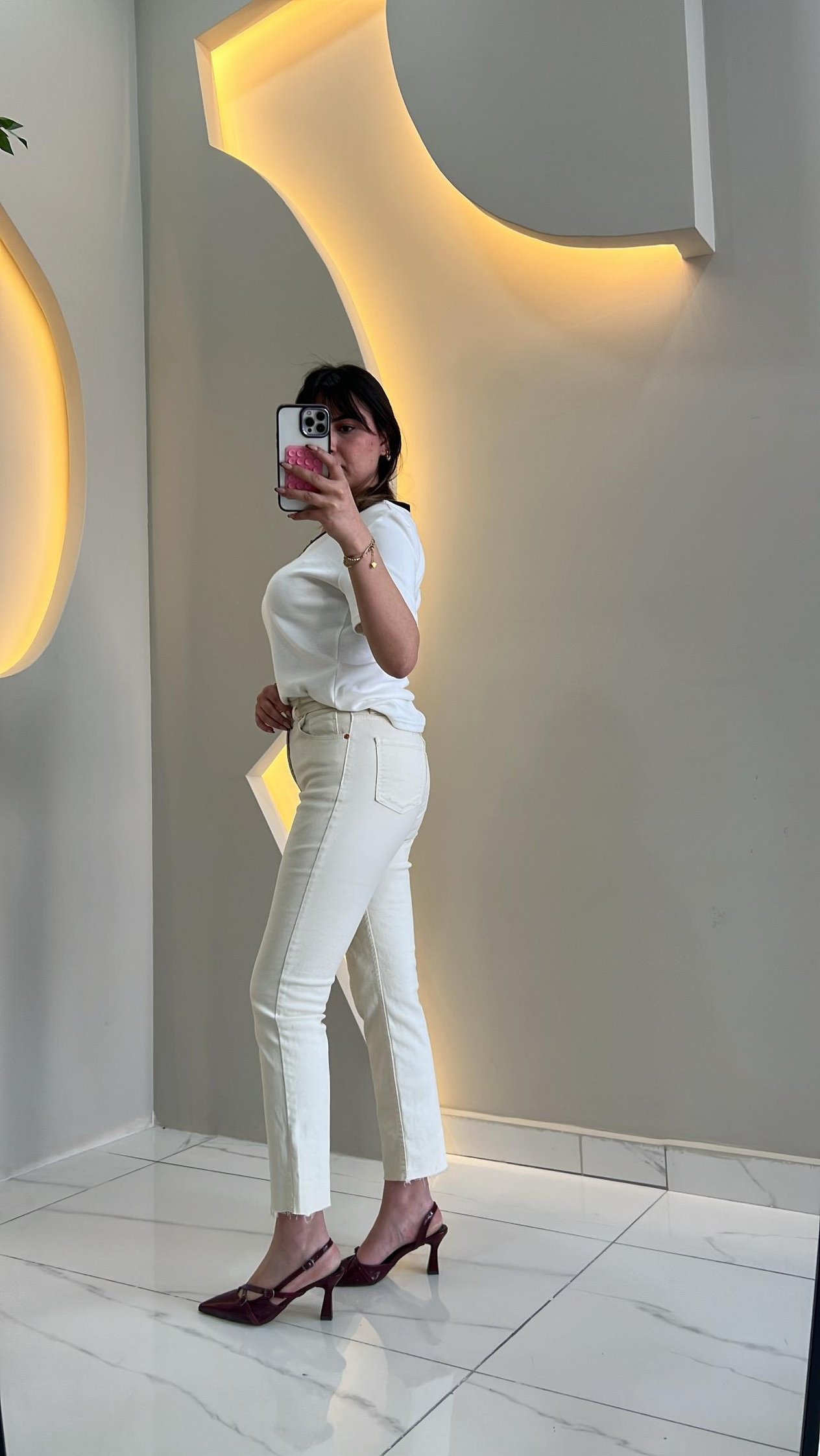 Krem Kesik Paç Boy Fit Jean 
