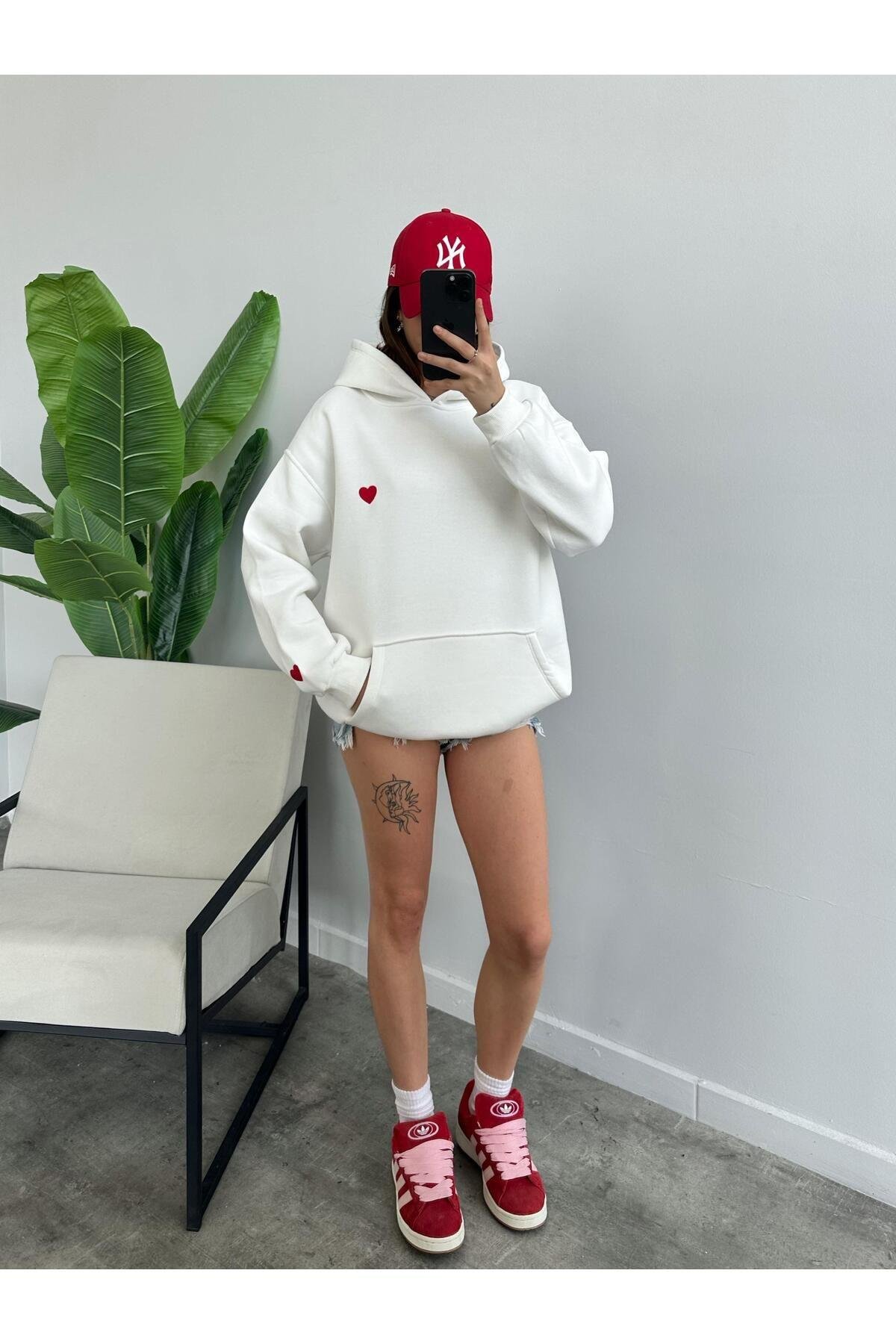Lavis Kalp Nakışlı Beyaz Sweatshirt