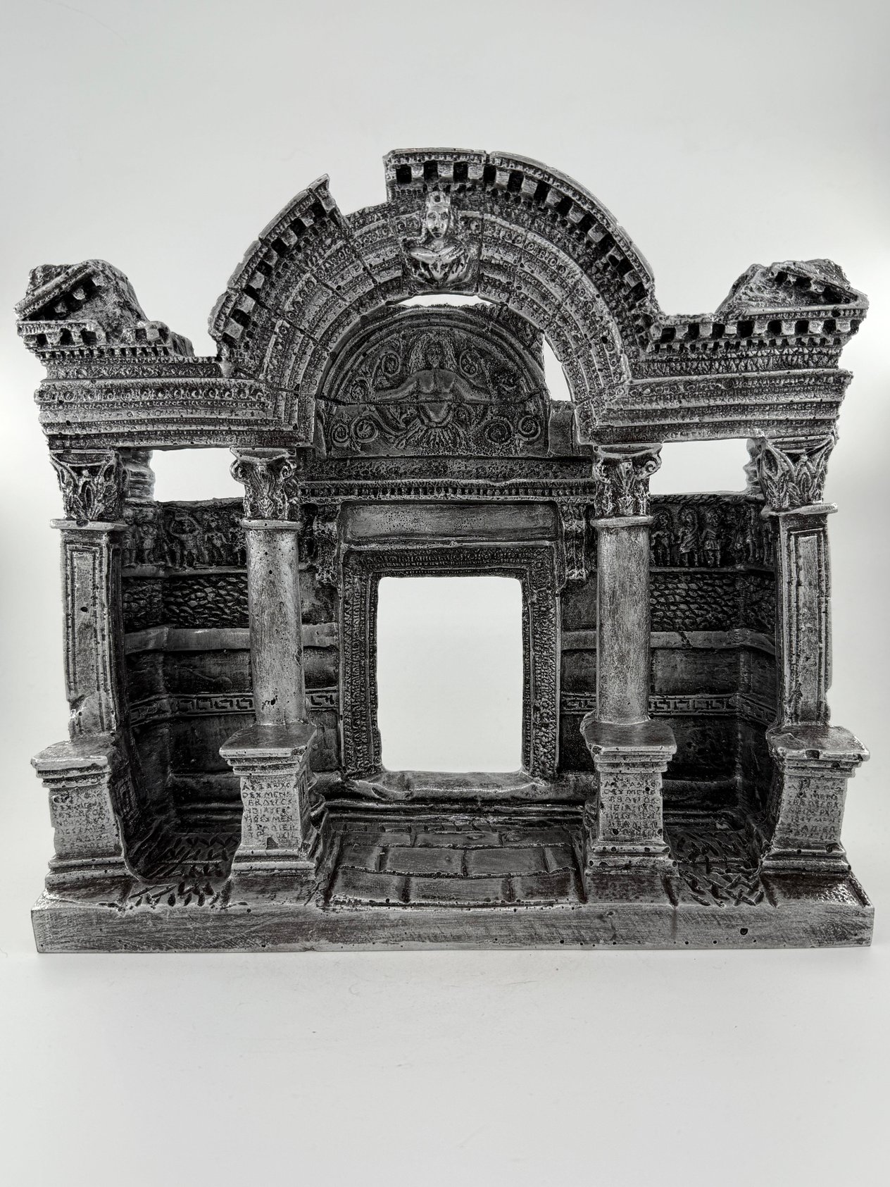 HADRİAN TAPINAĞI