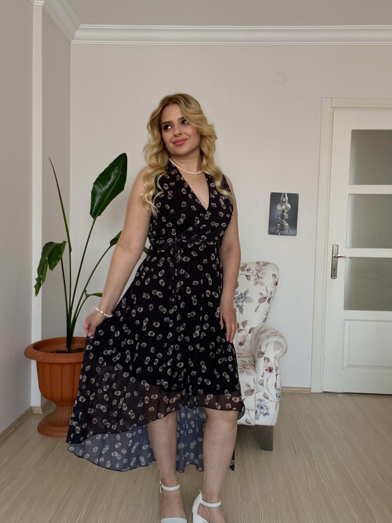 SİYAH ÇİÇEKLİ ELBİSE