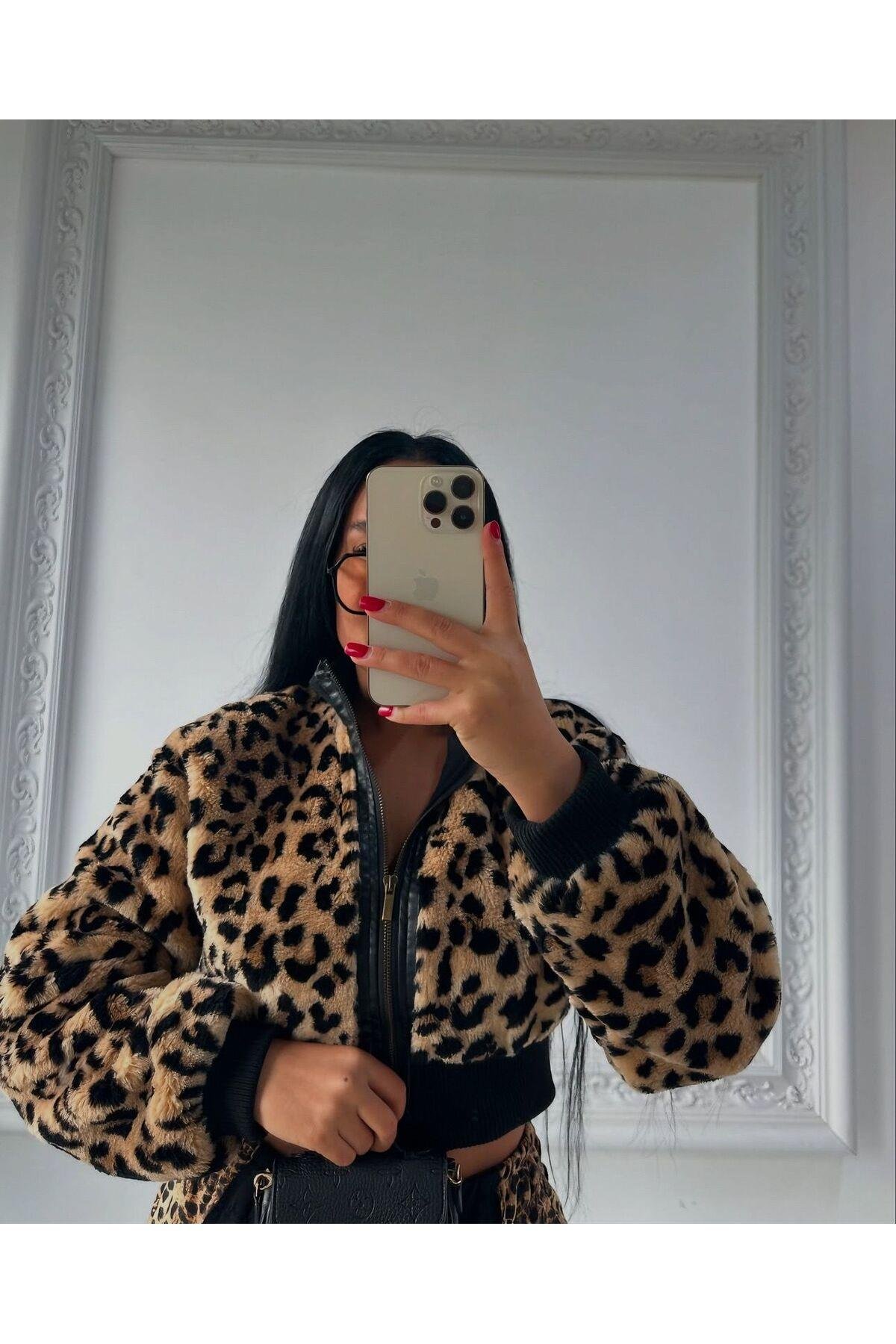 Leopar Desenli Astarlı, Önü Fermuarlı , Hakim Yaka Kısa Crop Mont