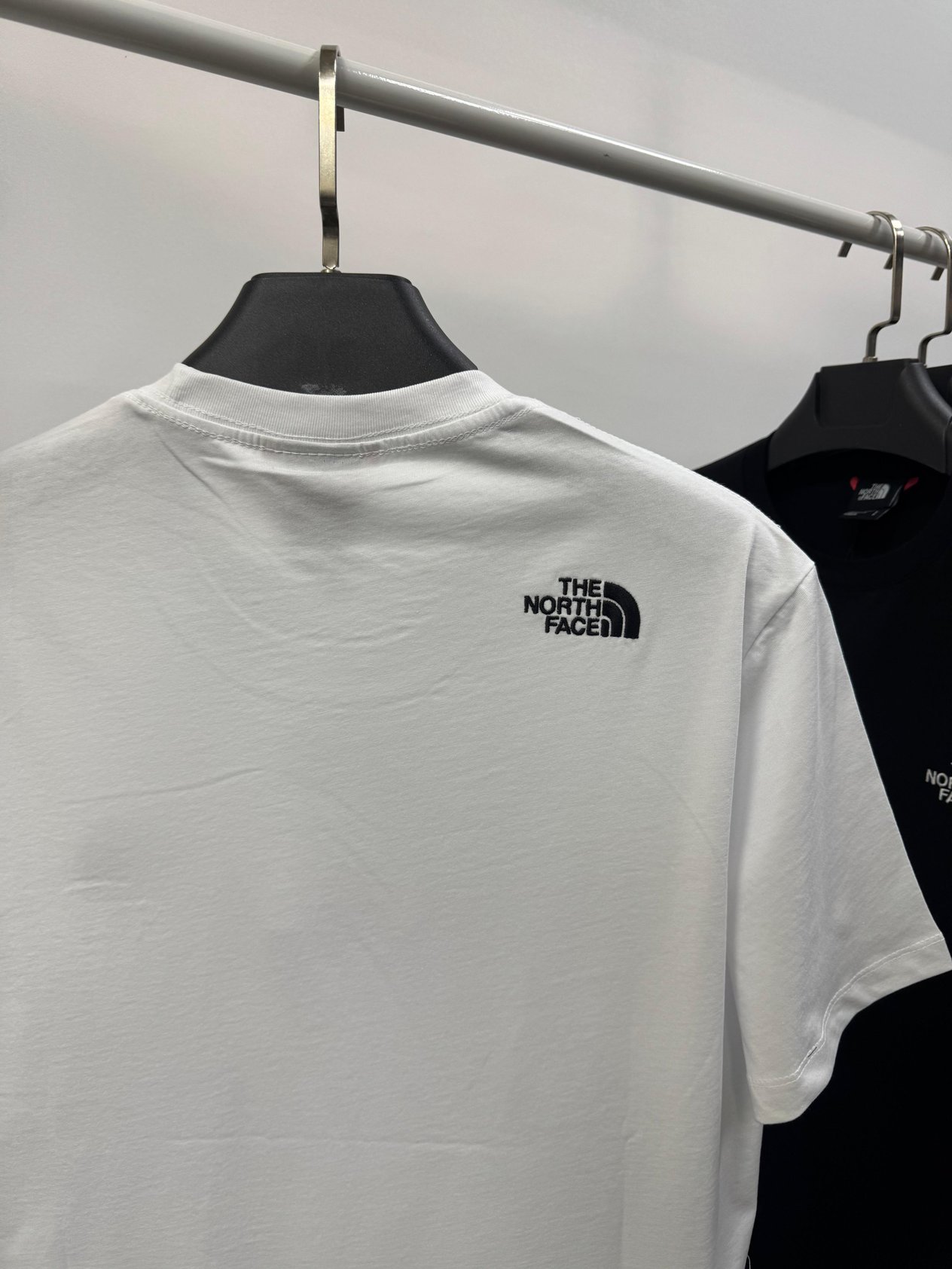 Basic Nakış Logo T-Shirt | Kırık Beyaz