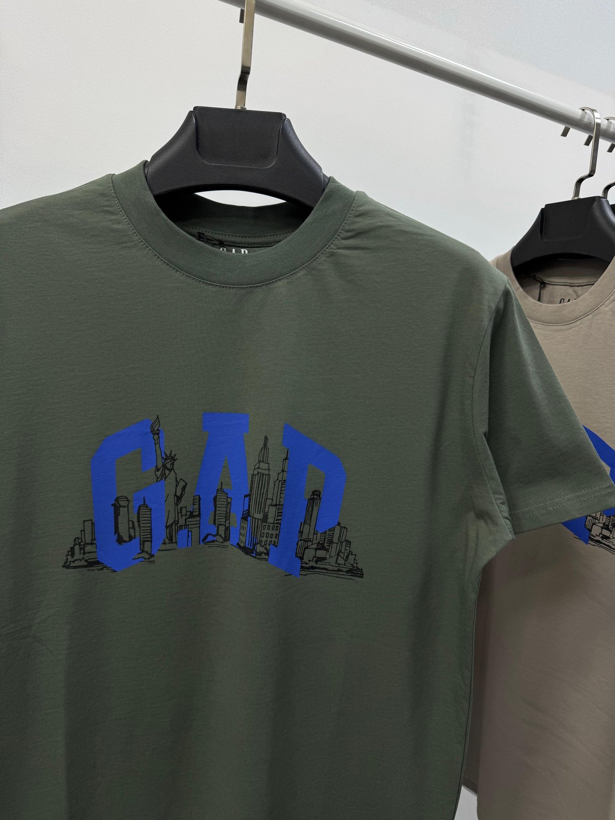 Mid Logo T-Shirt | Haki