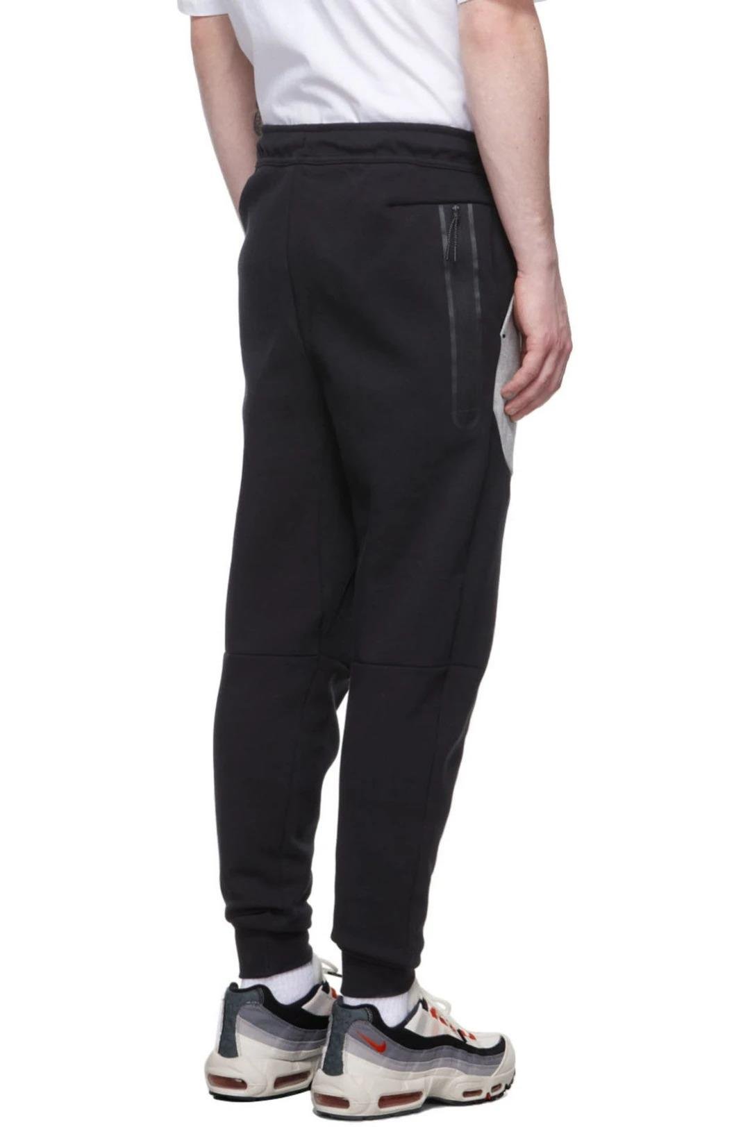Nike Tech Fleece Jogger | Panda