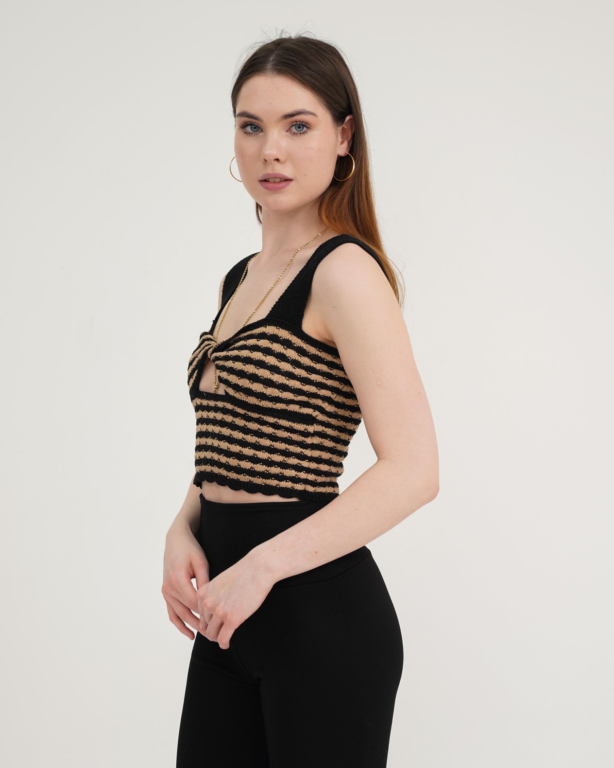 Siyah Bisküvi Örme Crop Top Triko