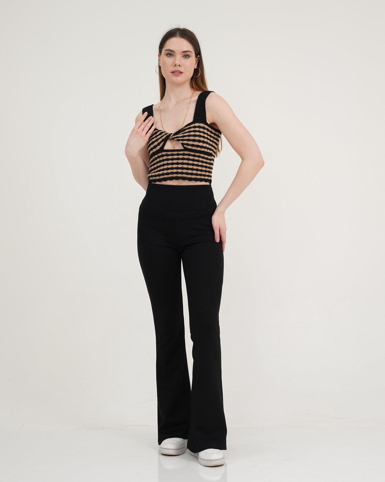 Siyah Bisküvi Örme Crop Top Triko