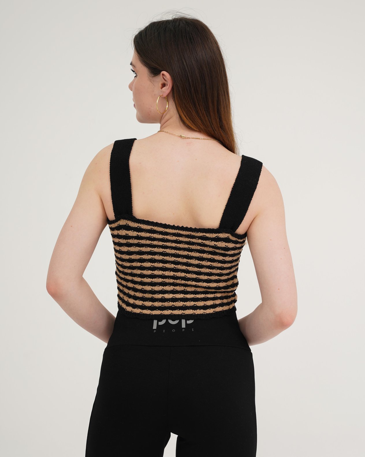 Siyah Bisküvi Örme Crop Top Triko