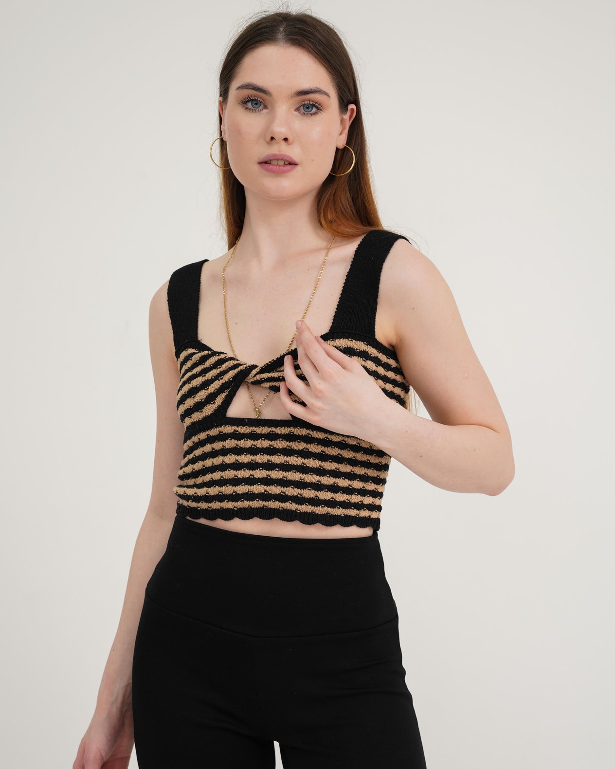 Siyah Bisküvi Örme Crop Top Triko