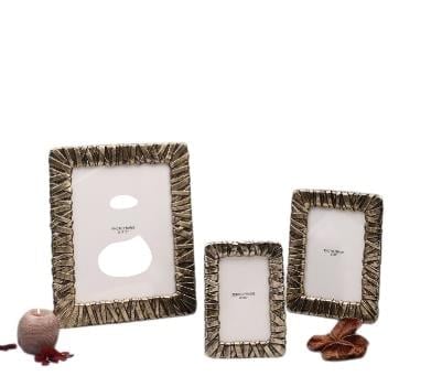 WRAP COLLECTION ANTIQUE BRASS MEDIUM PHOTO FRAME 18X23 CM