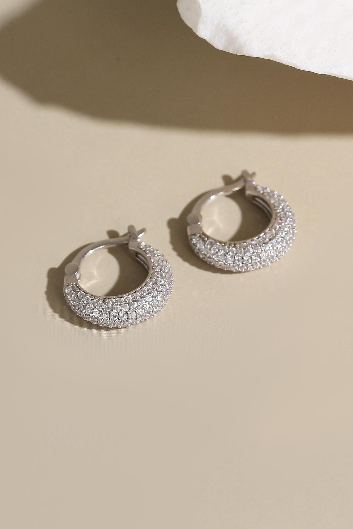 Zirkon Taşlı Oval Küpe