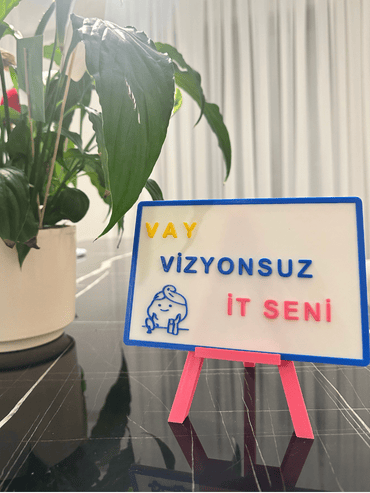 Vay Vizyonsuz Masa Süsü