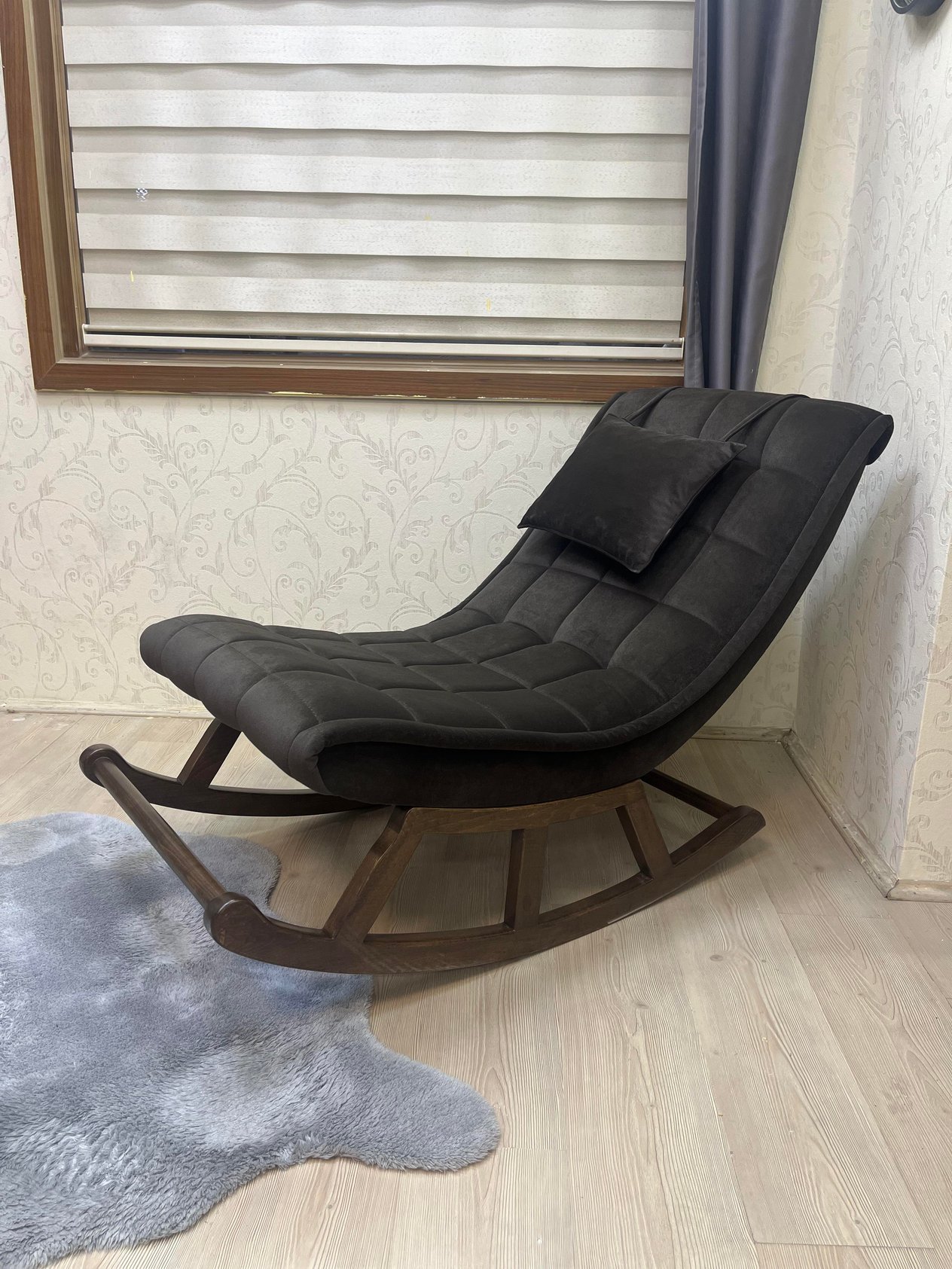 MİSKİN SALLANAN SANDALYE
