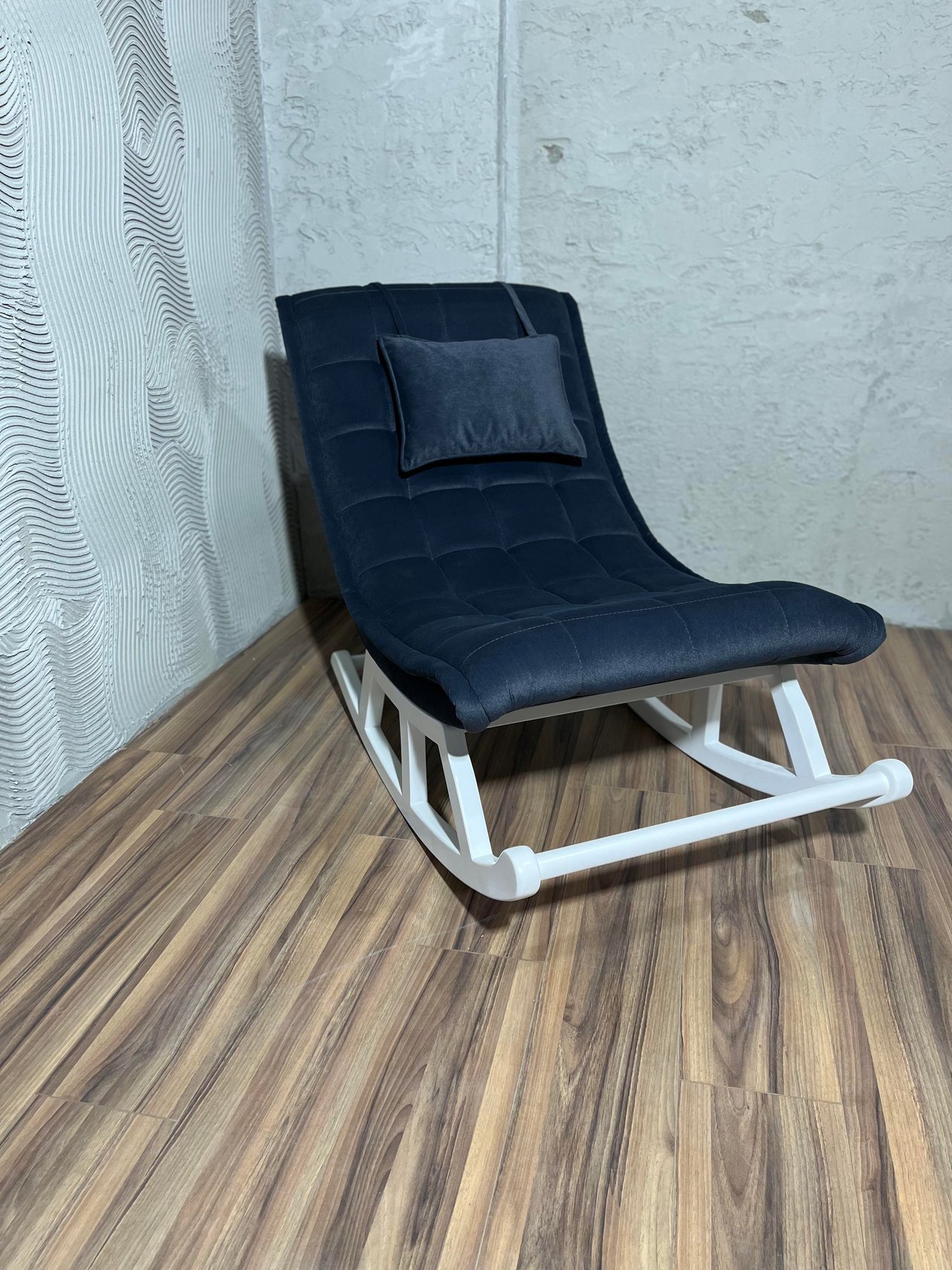 MİSKİN SALLANAN SANDALYE