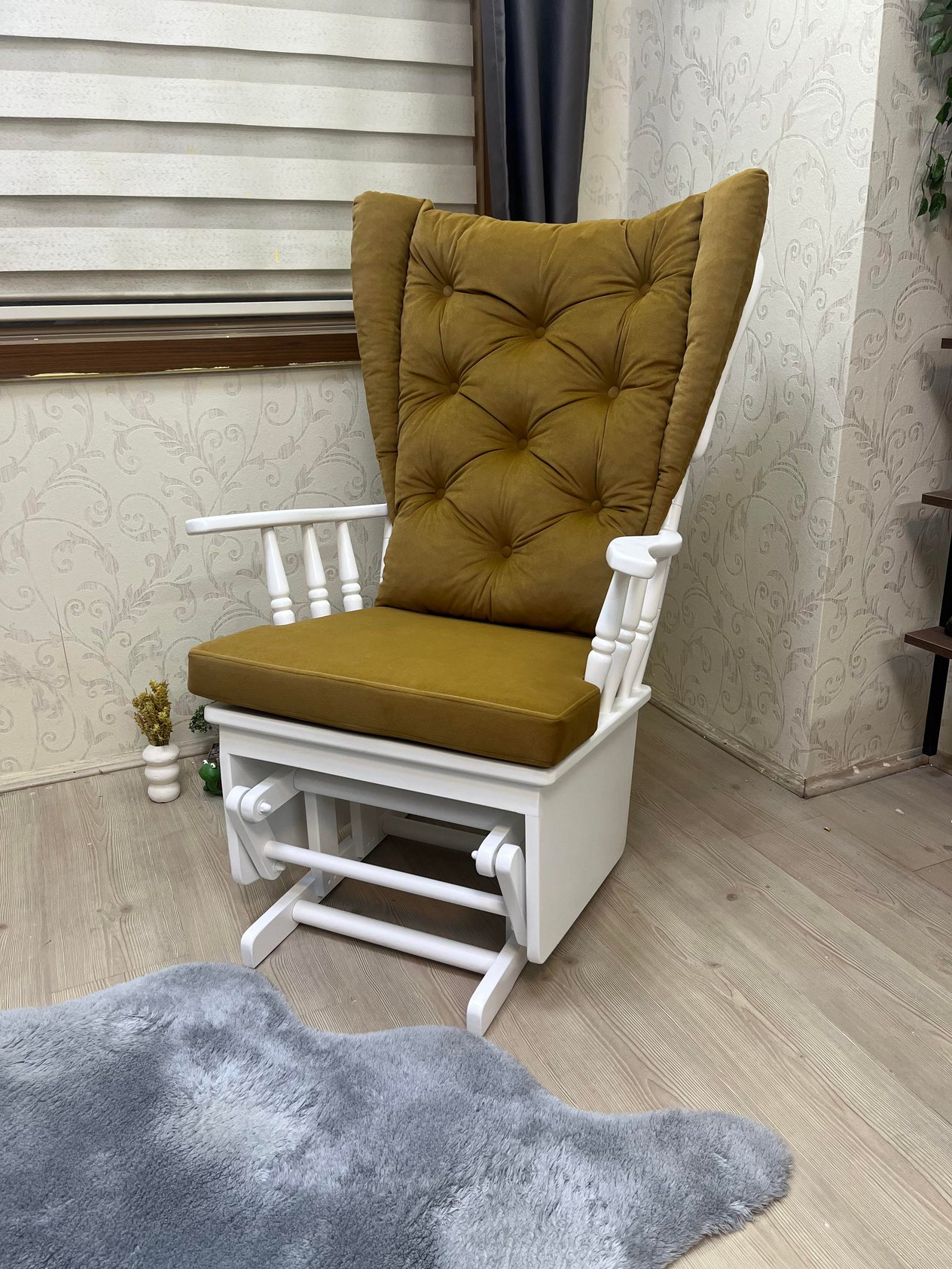 MİSKİN SALLANAN SANDALYE