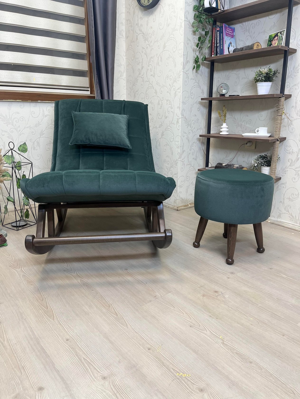 MİSKİN SALLANAN SANDALYE