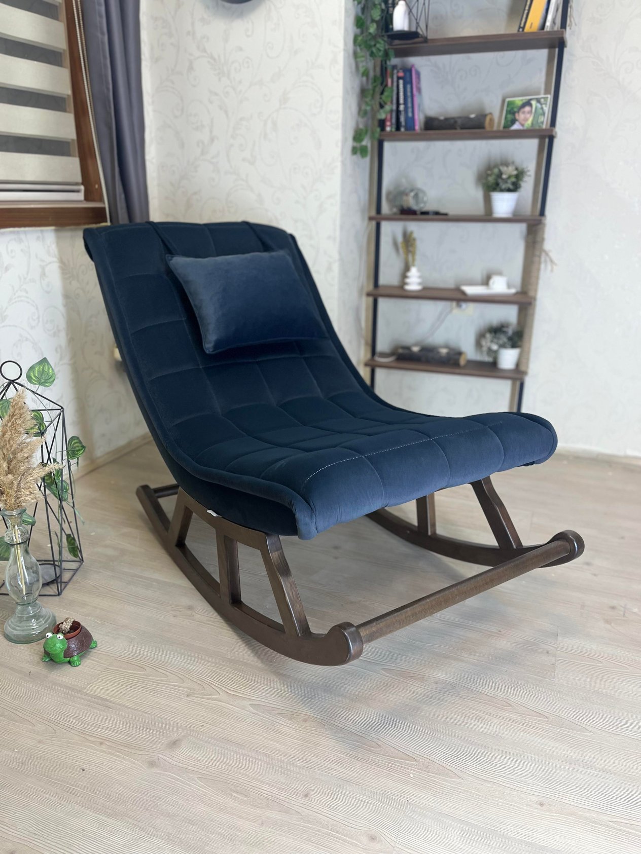MİSKİN SALLANAN SANDALYE