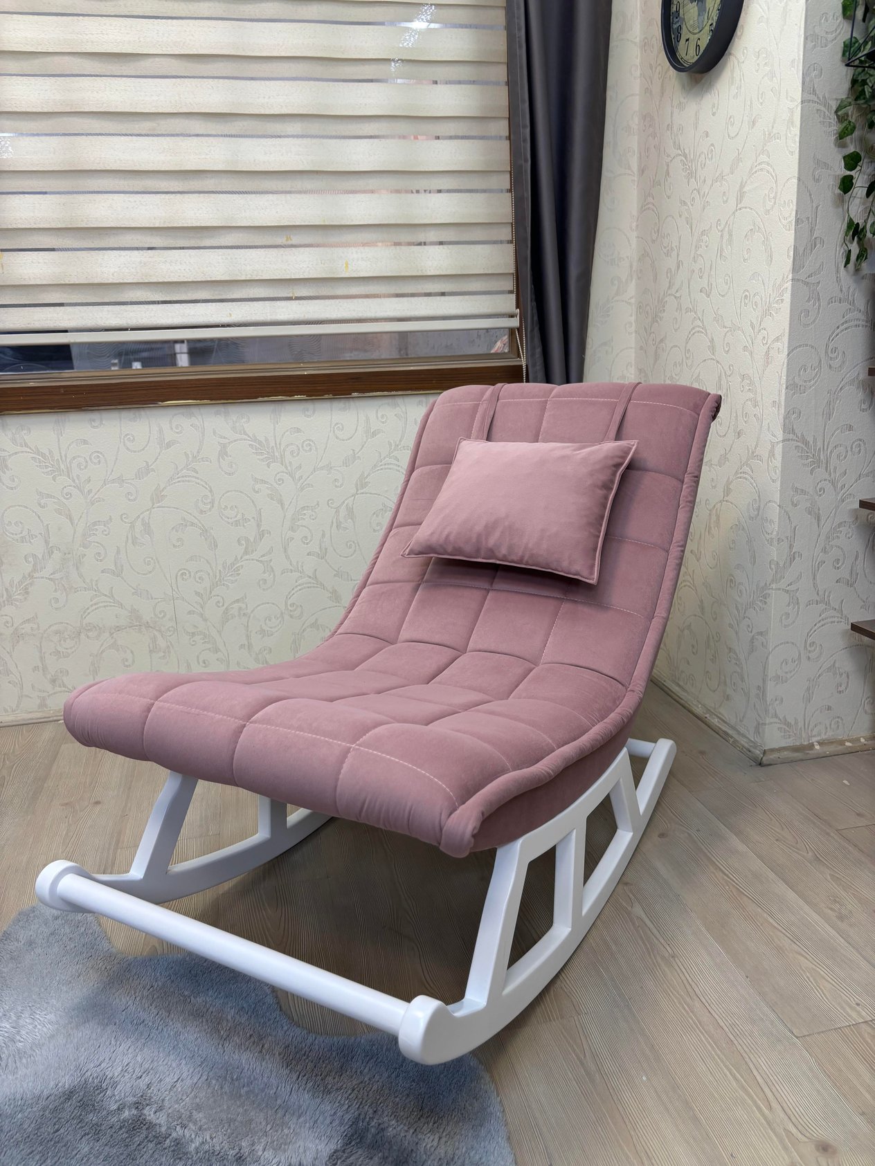 MİSKİN SALLANAN SANDALYE