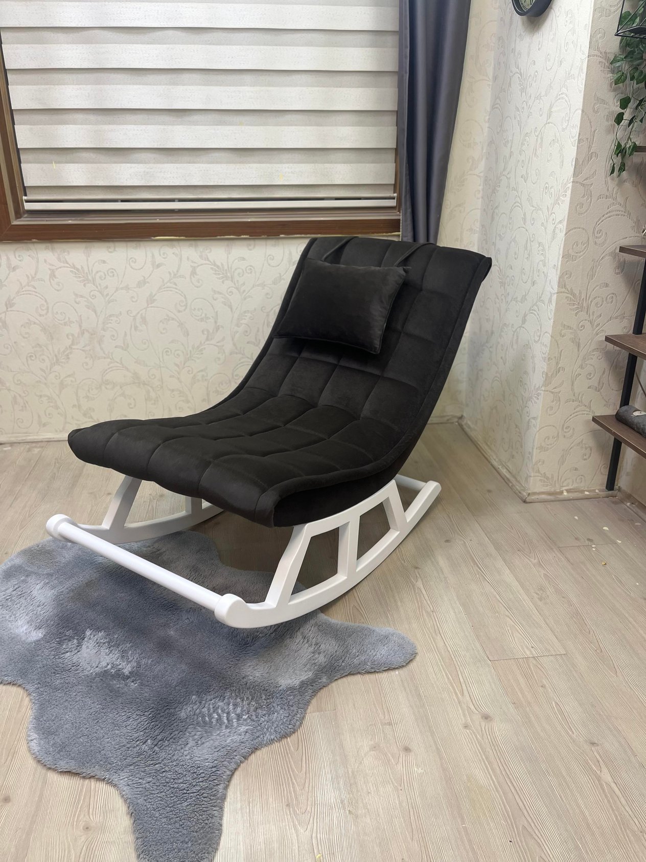MİSKİN SALLANAN SANDALYE