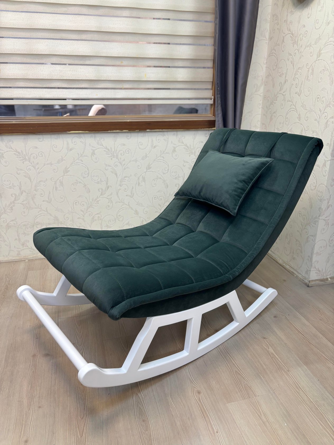 MİSKİN SALLANAN SANDALYE