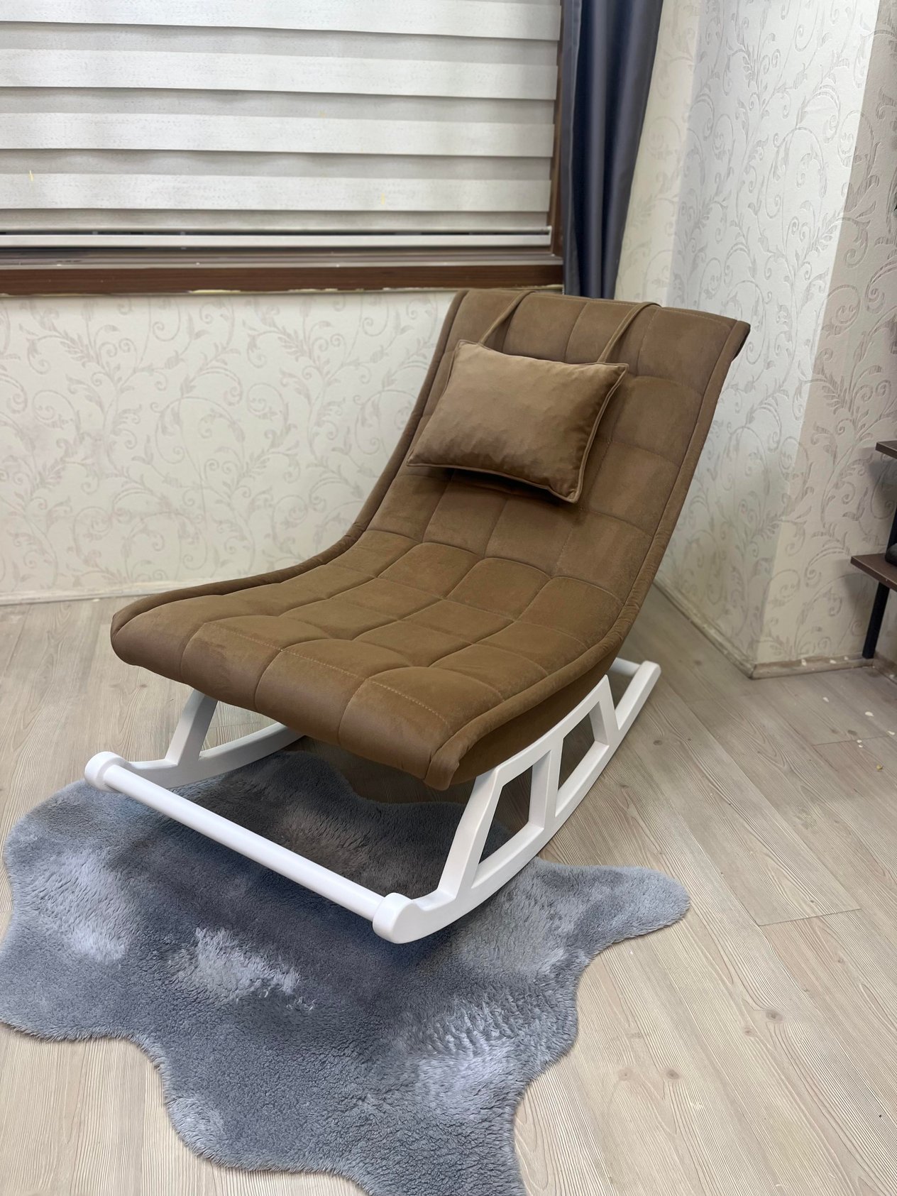 MİSKİN SALLANAN SANDALYE