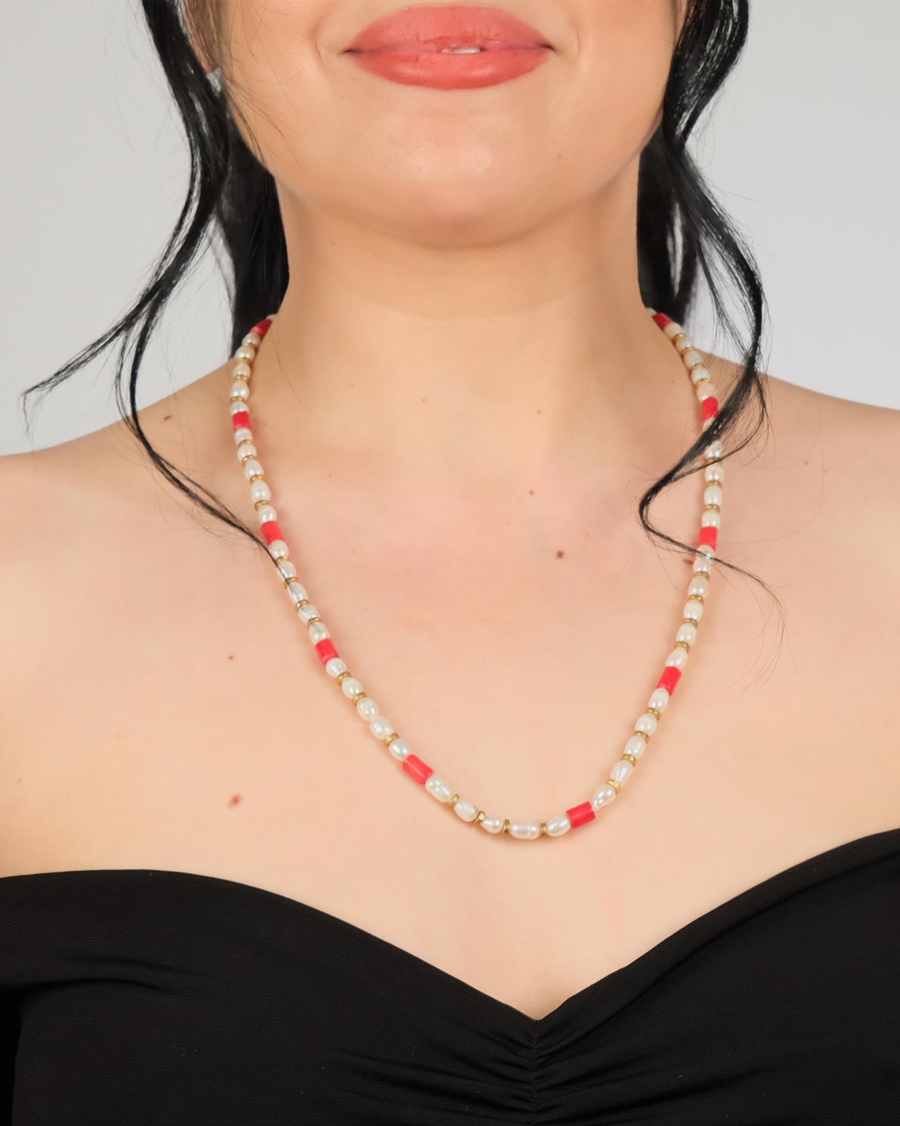 Polimooi El Yapımı Doğal İnci & Mercan Boncuklu Bronz Disk Kolye – Boho Vintage Statement