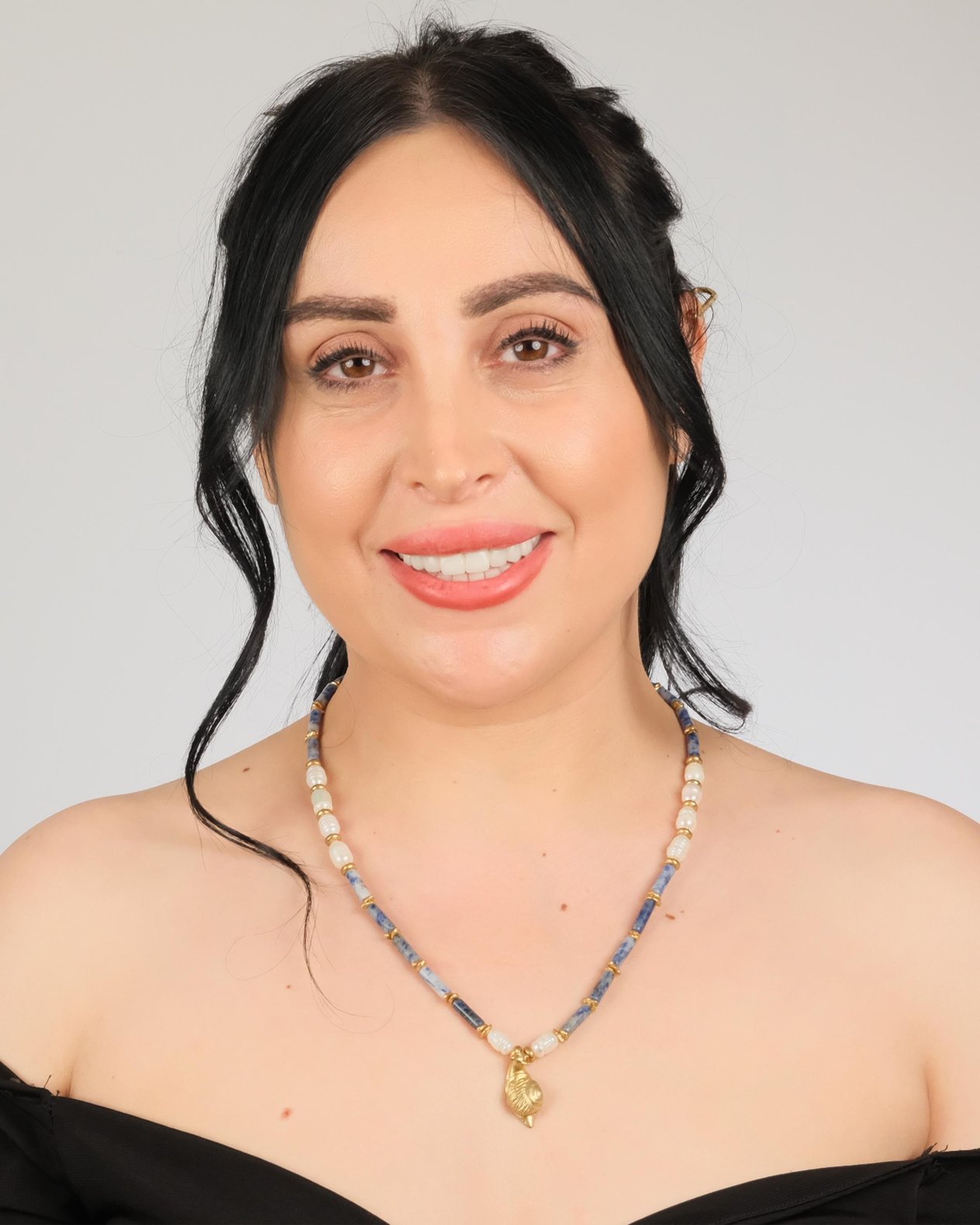 Polimooi El Yapımı Sodalit & İnci Boncuklu Bronz Salyangoz Kolye – Boho Vintage Statement