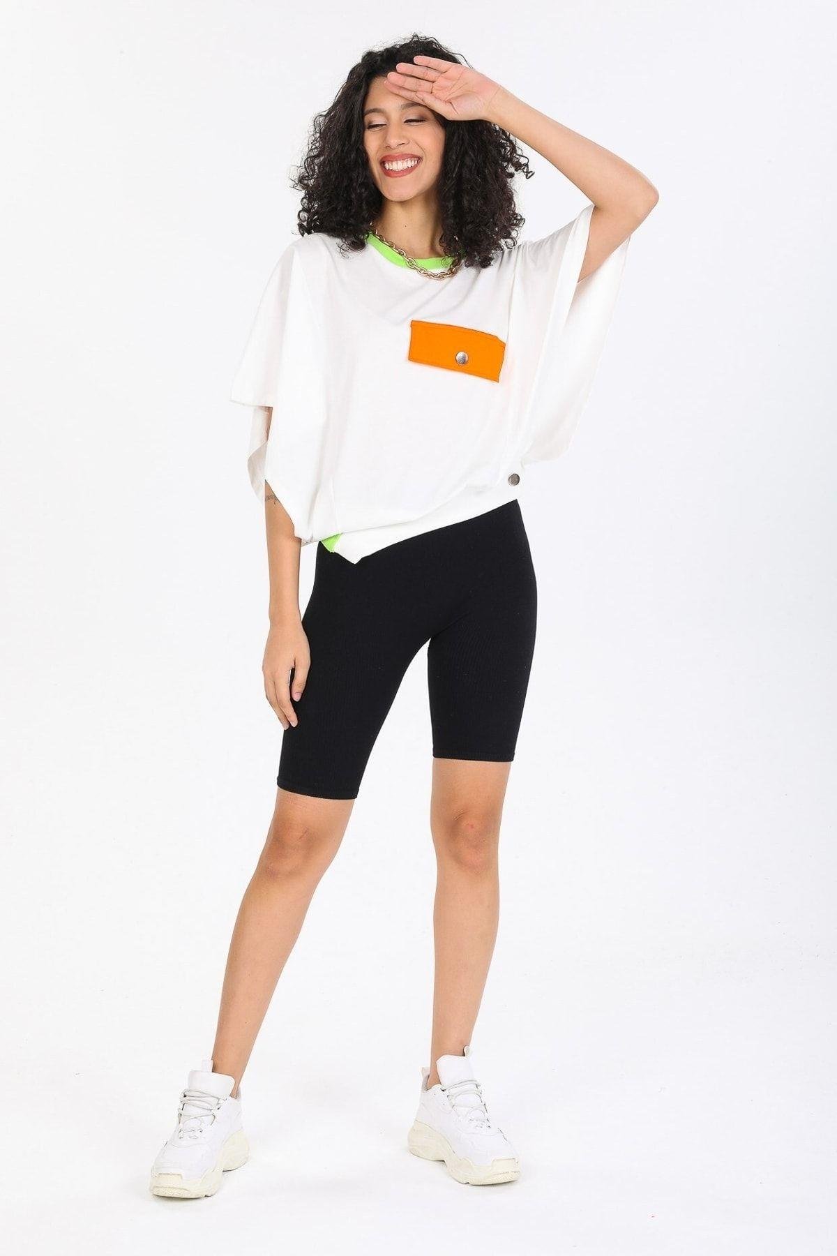 Yanları Açık Tasarım Beyaz T-shirt