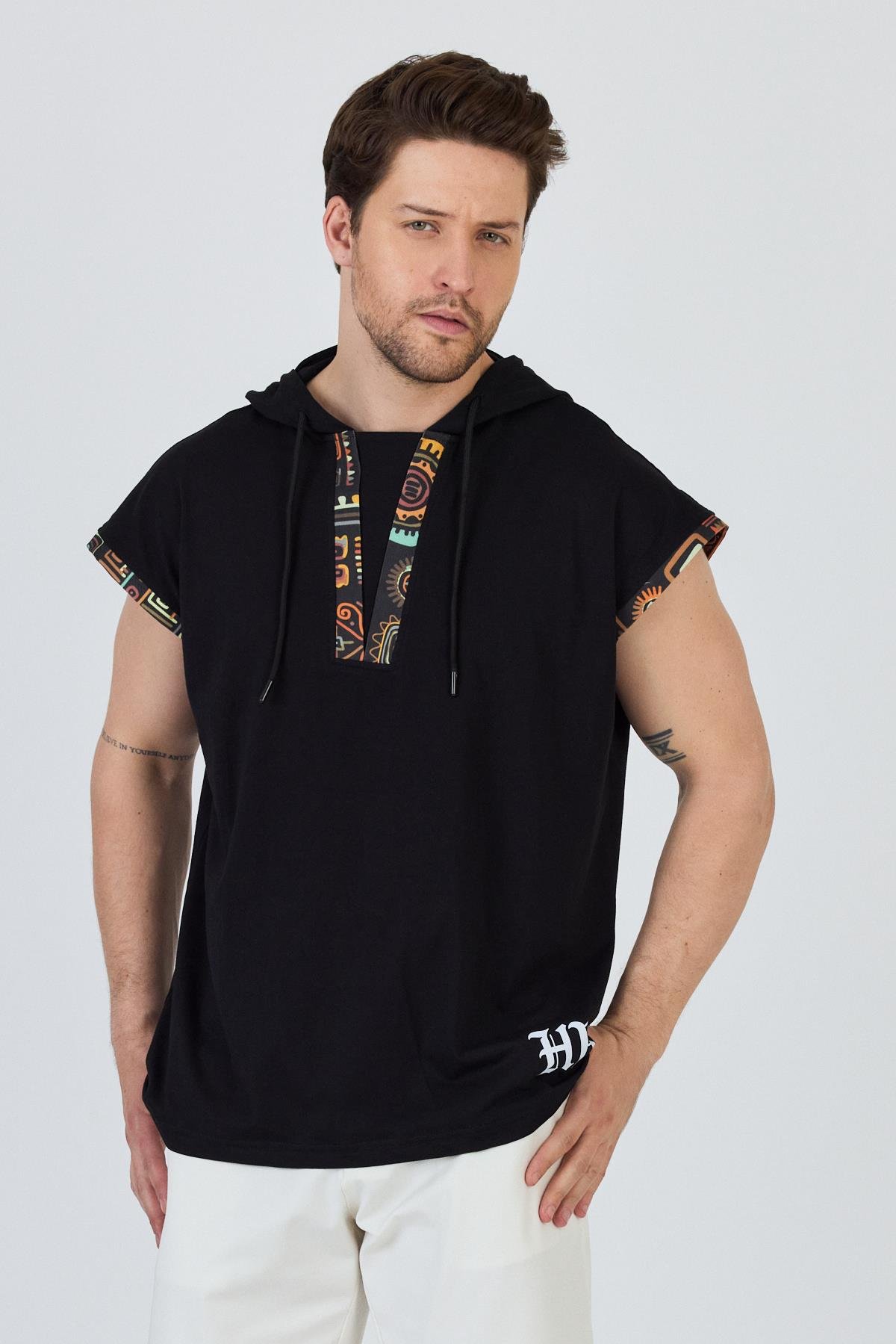 Erkek Sıfır Kol Garnili Kapüşonlu T-Shirt