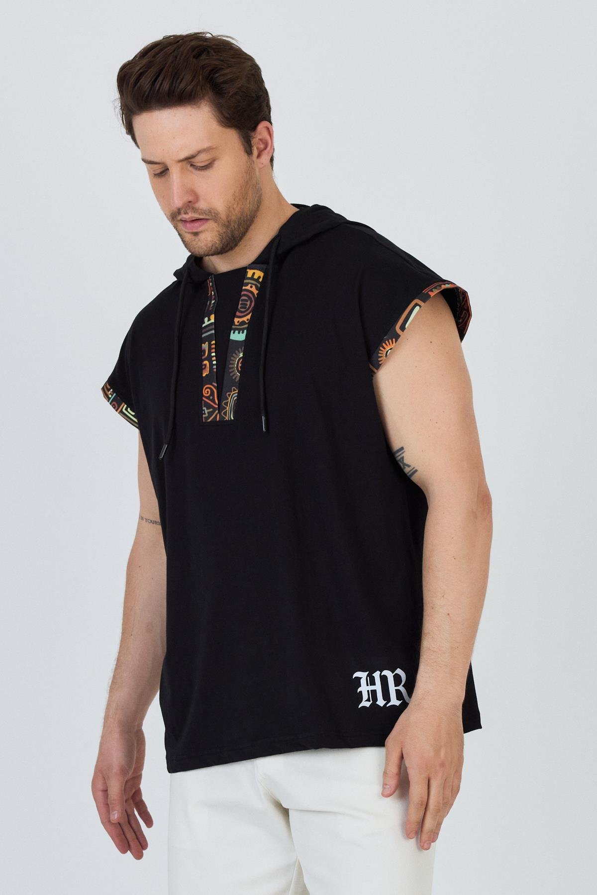 Erkek Sıfır Kol Garnili Kapüşonlu T-Shirt