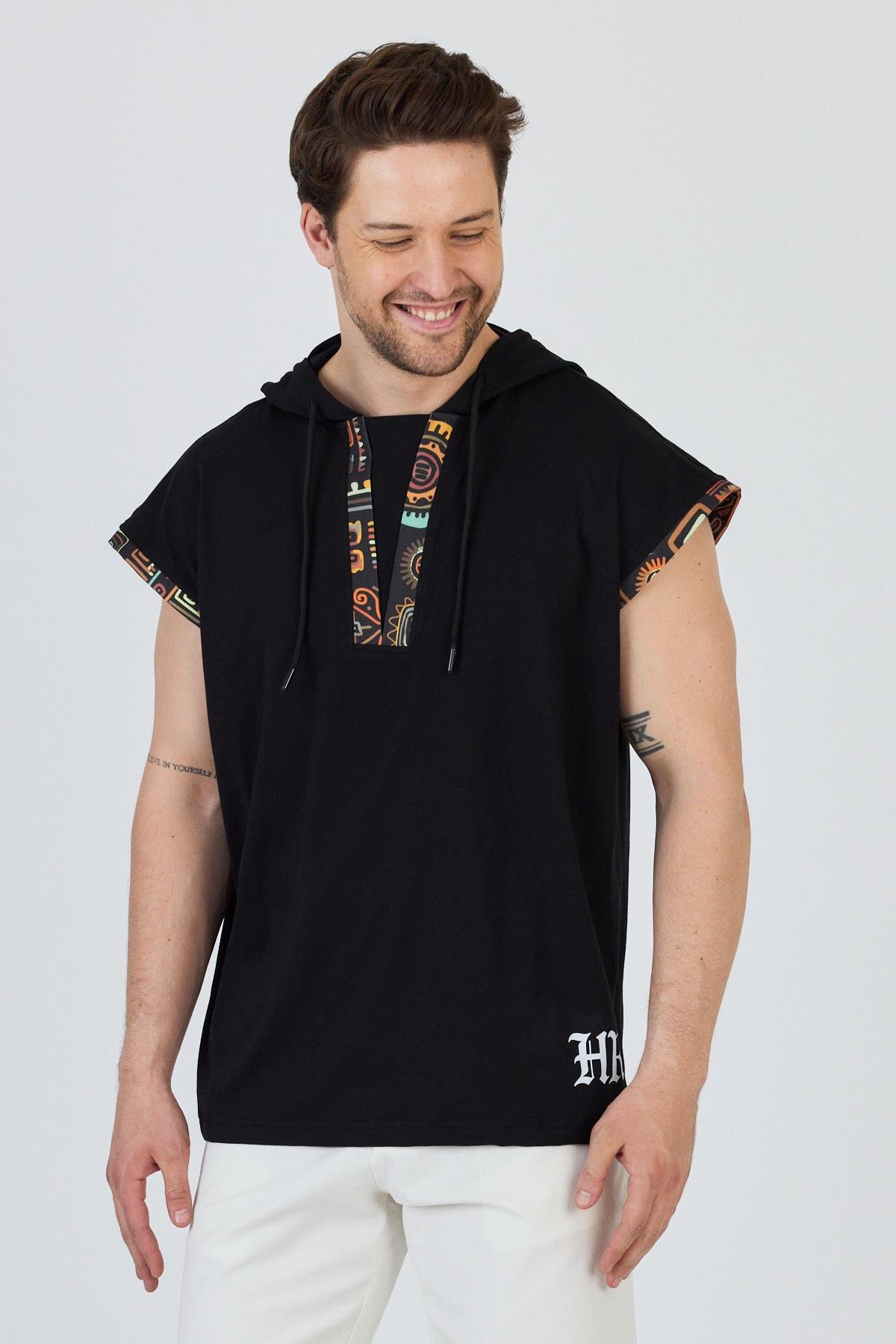 Erkek Sıfır Kol Garnili Kapüşonlu T-Shirt