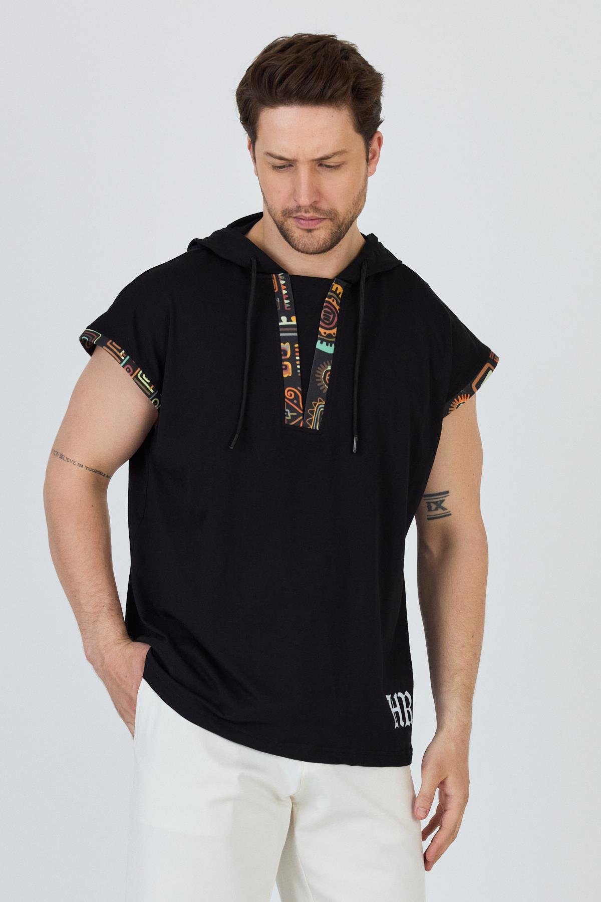 Erkek Sıfır Kol Garnili Kapüşonlu T-Shirt