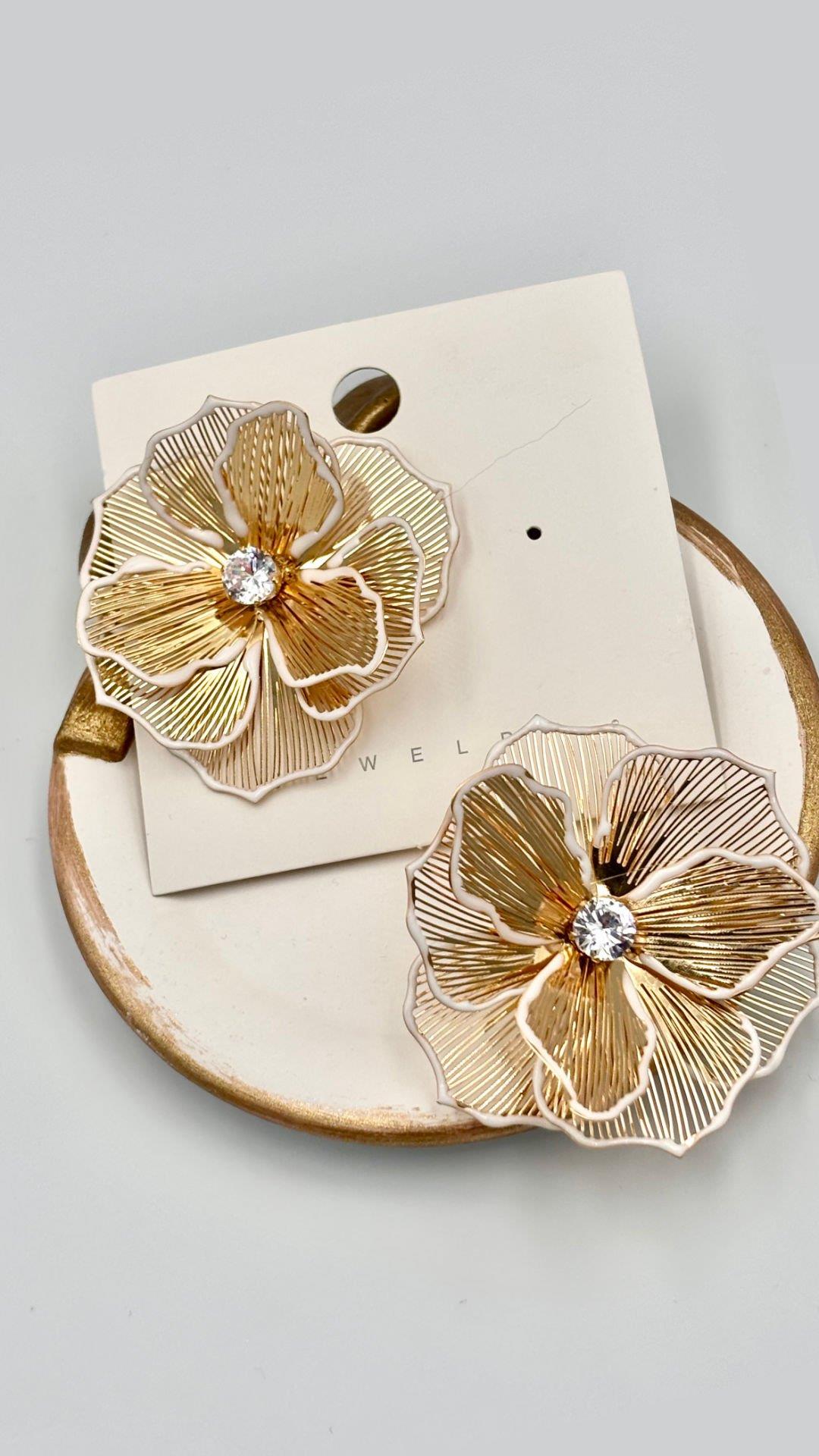 Gold Ortası Taşlı Çiçek Küpe