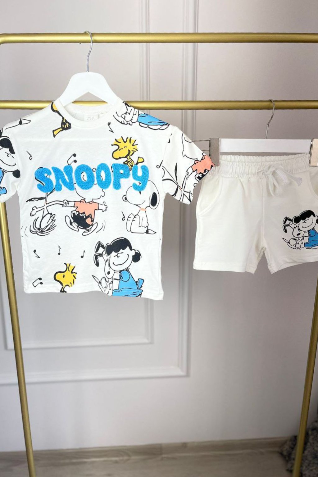 Beyaz Snoopy Nakışlı Şortlu Takım