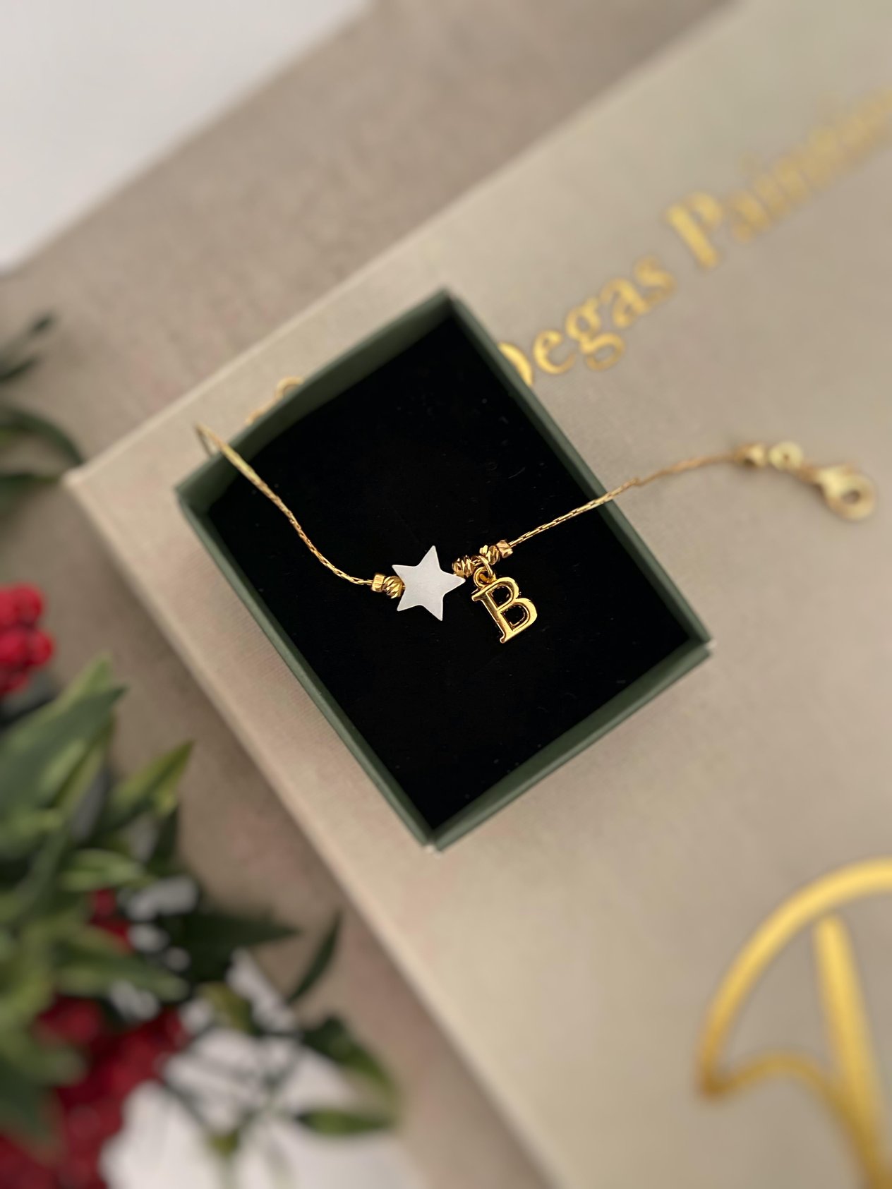 Sedef Damla Harf Charm Bileklik
