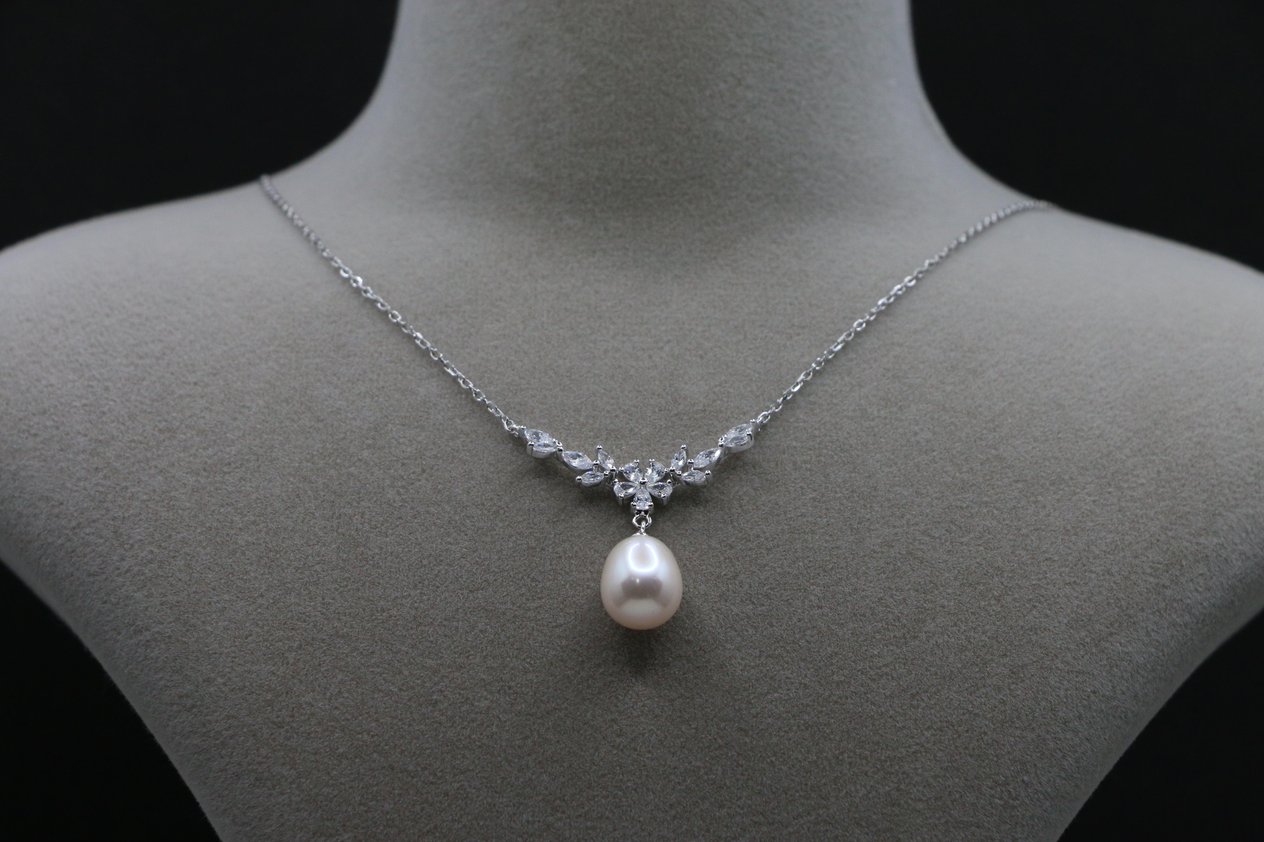 LUMINESCENCE OF PEARL