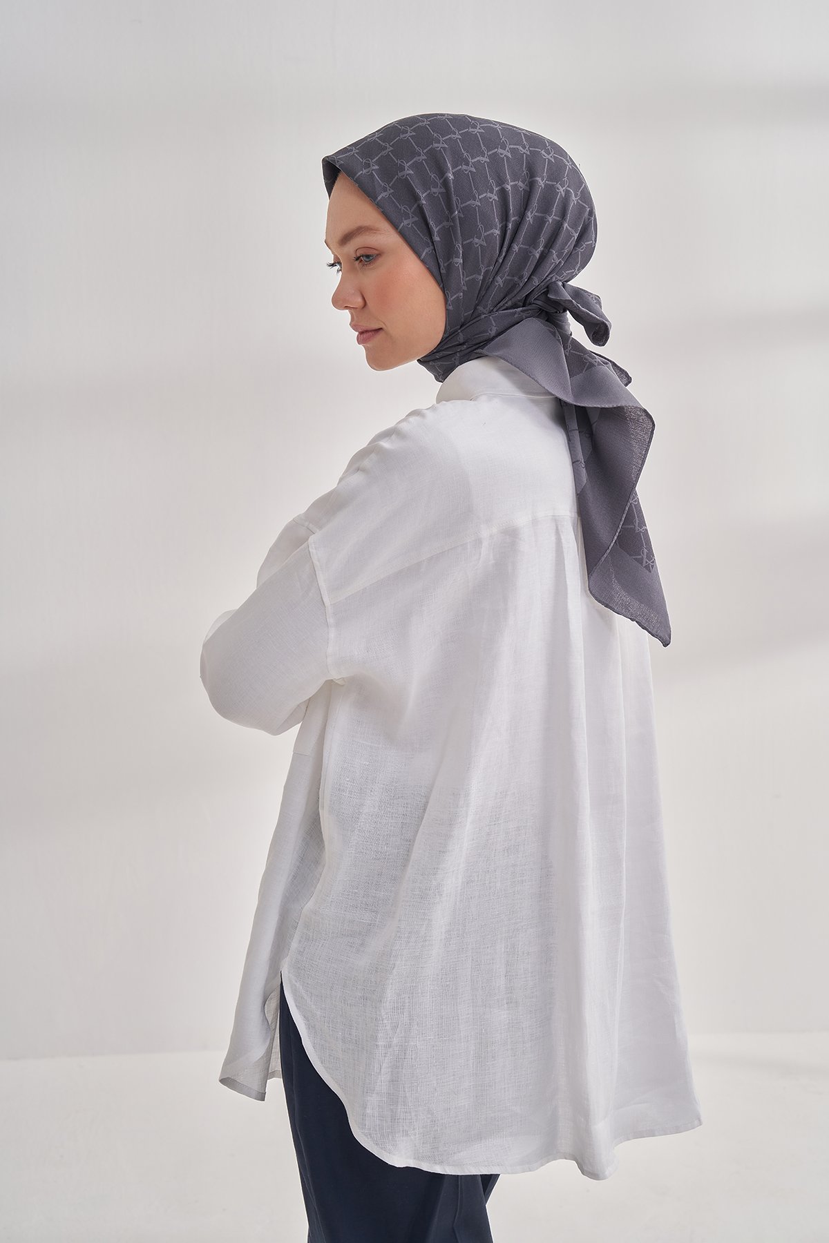 COTTON MONOGRAM ZİNCİR DESEN EŞARP - FÜME