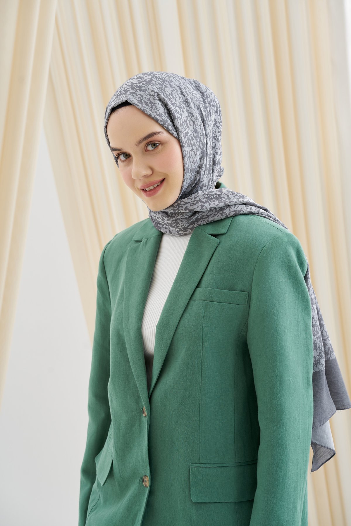 DAMLA DESEN ŞAL - GRİ