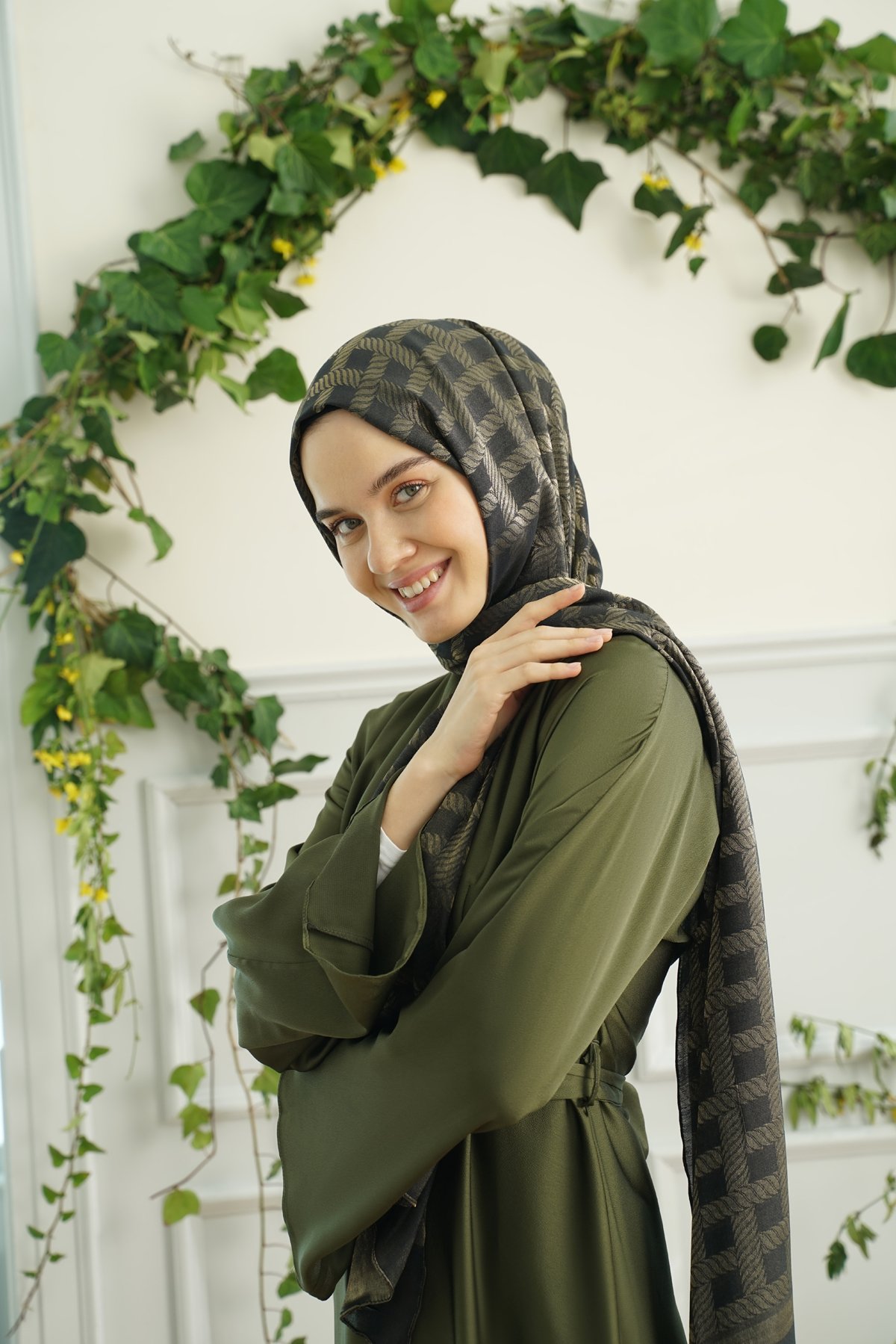ZİNCİR DESEN ŞAL - SİYAH - GOLD