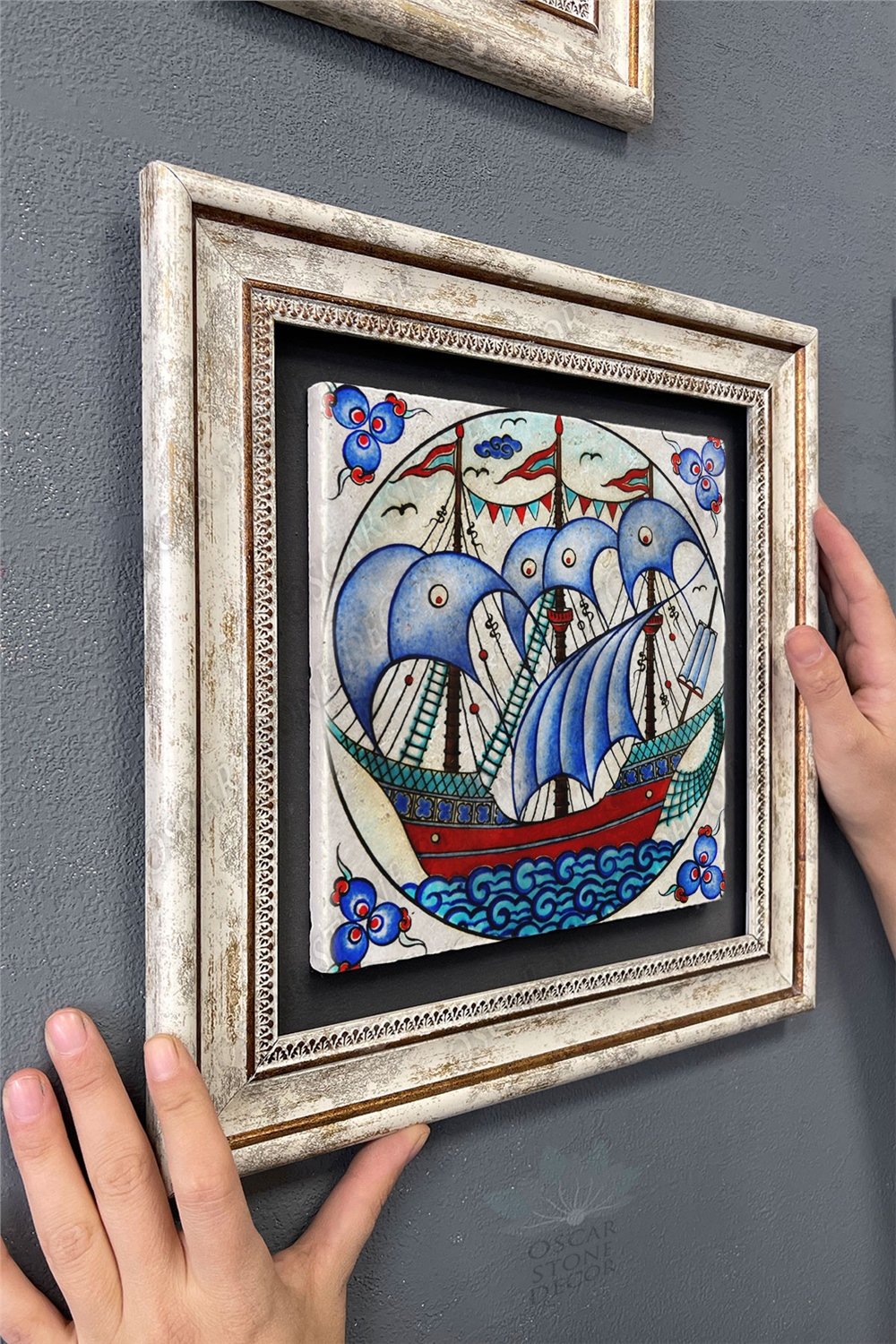 Oscar Stone Decor Çerçeveli Tablo Taş Duvar Dekoru 30 X 30 Cm Çini Seramik Gemi Figürlü Tablo
