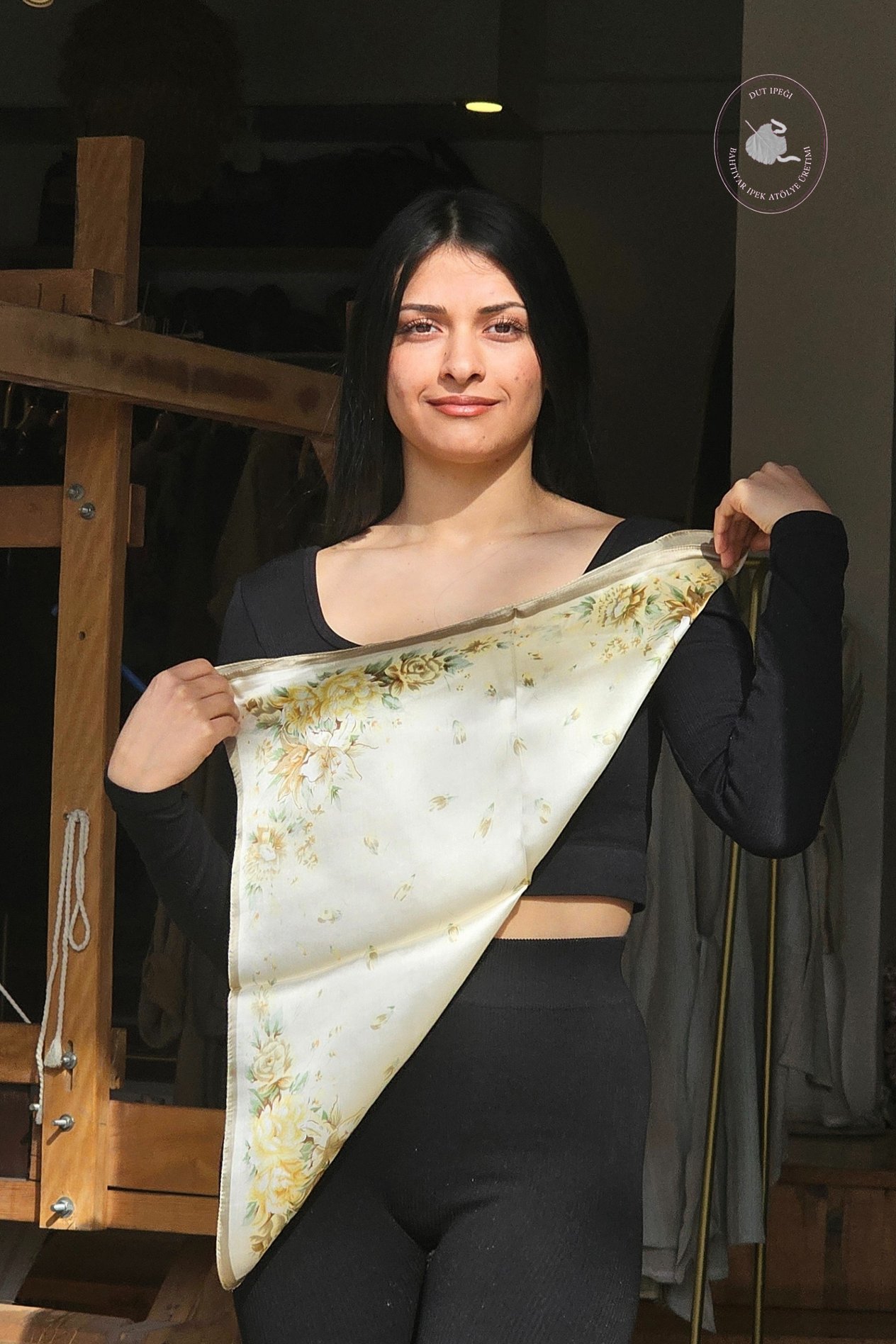 Soft Gül Desen Dijital Baskı Kare İpek Fular  Bahtiyar İpek Fular