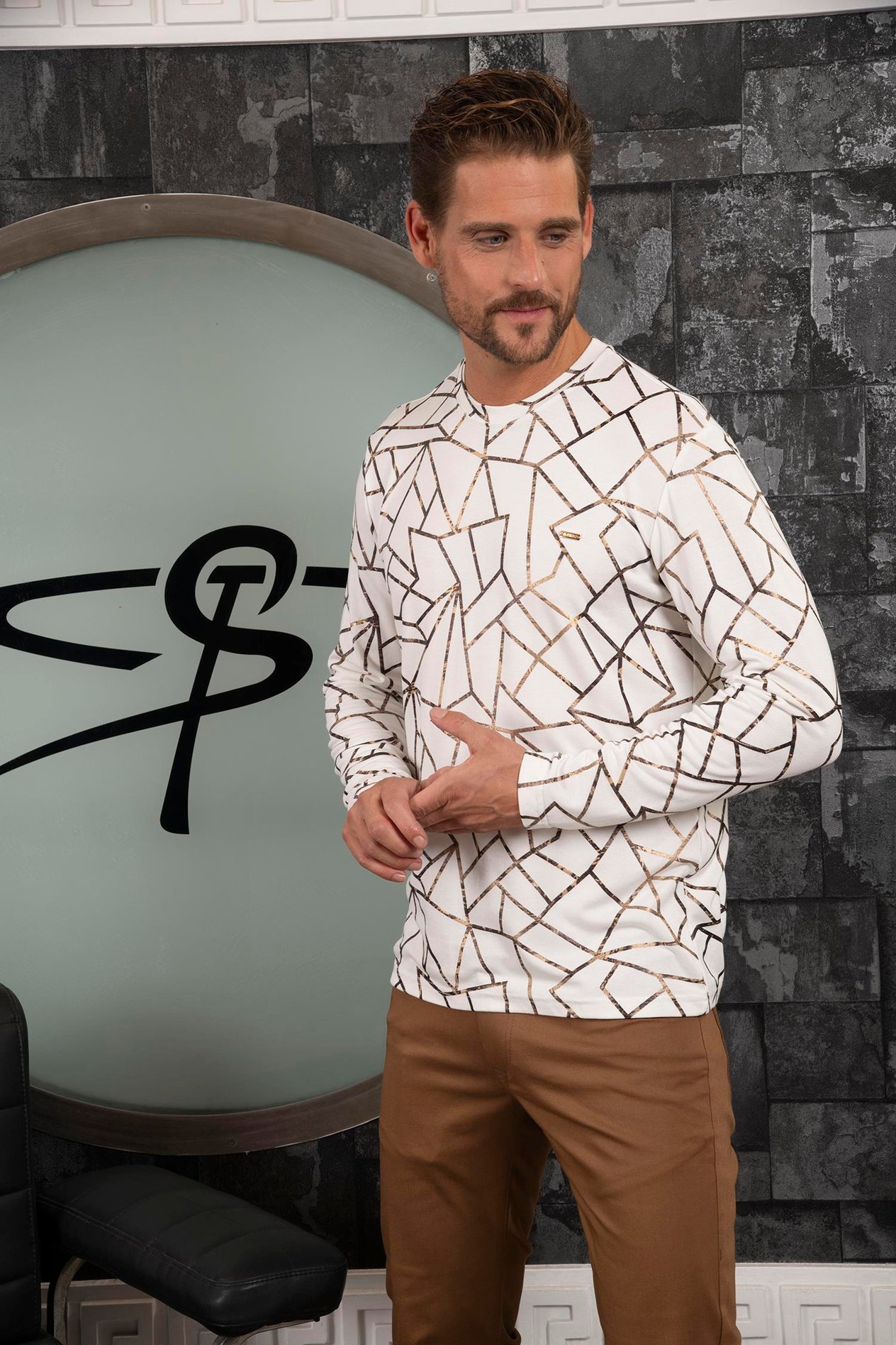 Beyaz Geometrik Desenli Sweatshirt