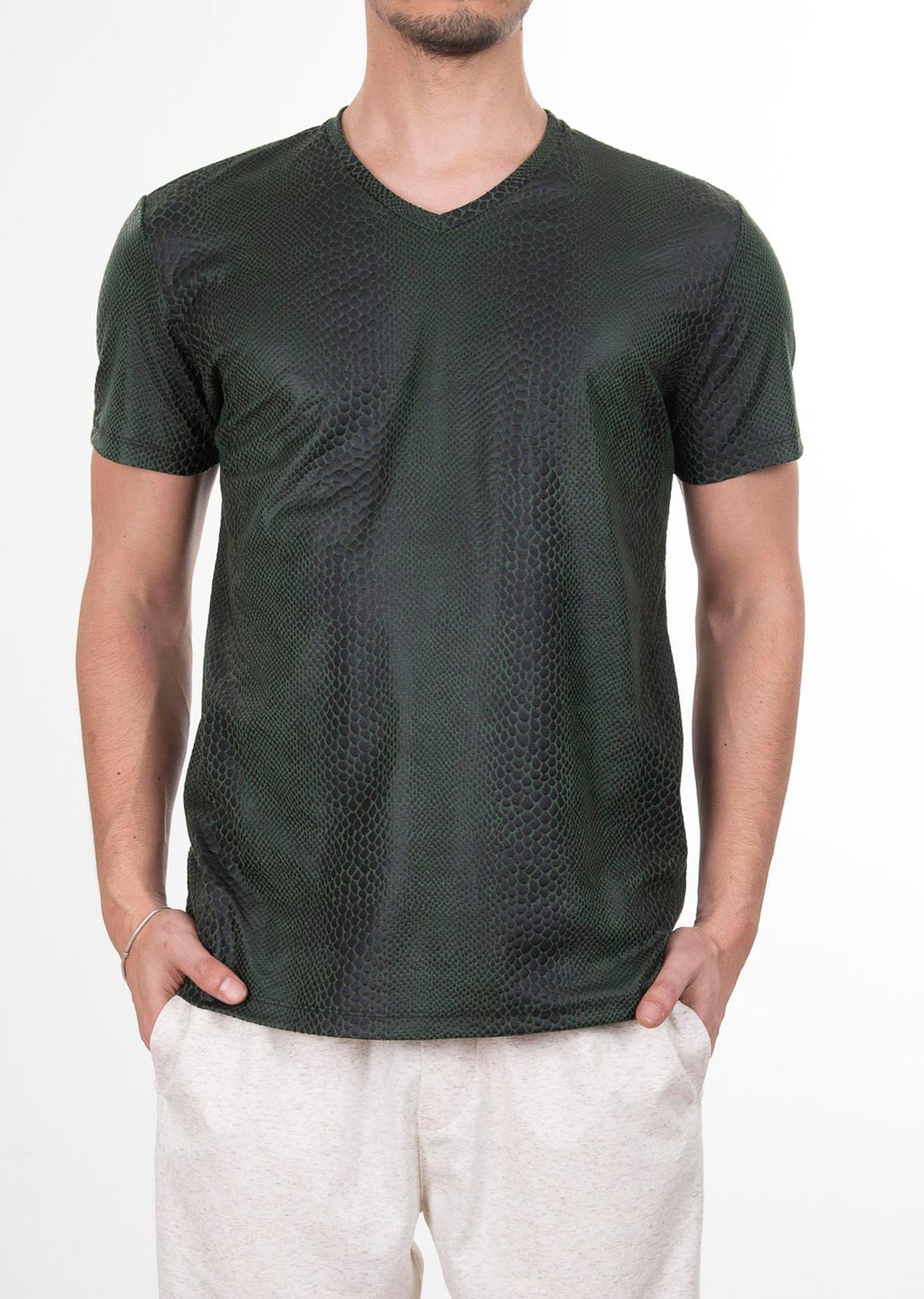 Yılan Derisi Desenli V Yaka T-Shirt