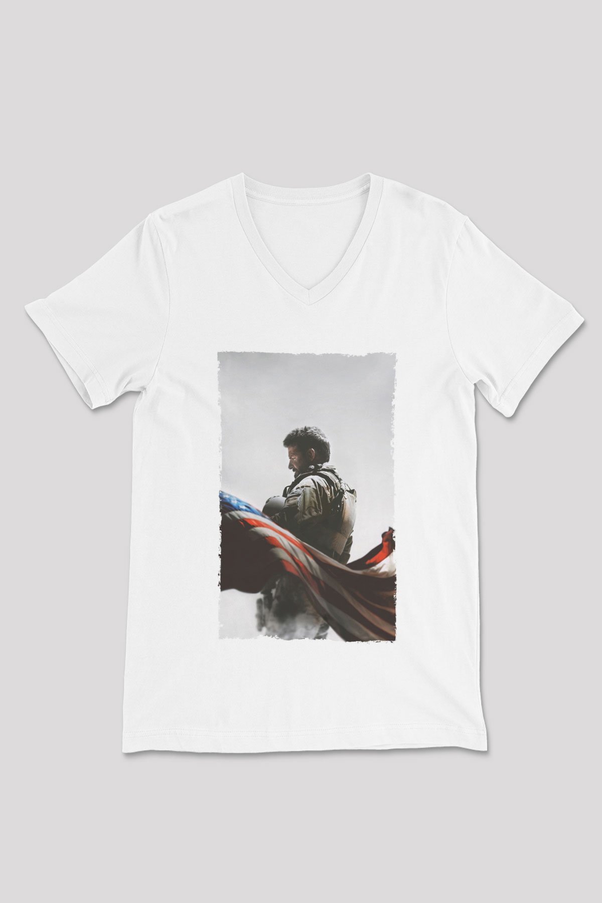 Unisex Keskin Nişancı - American Sniper Baskılı Beyaz V Yaka Tshirt