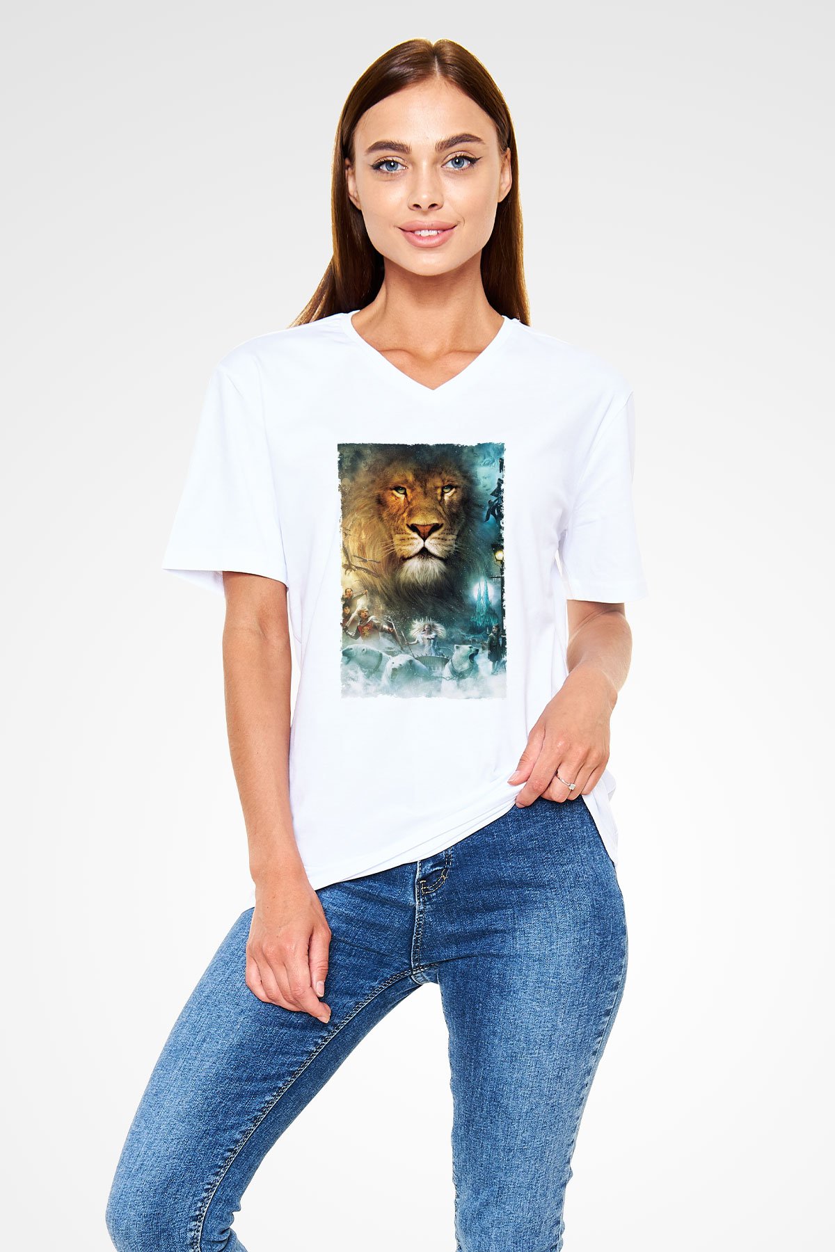 Unisex Narnia Günlükleri Aslan, Cadı ve Dolap Baskılı Beyaz V Yaka Tişört