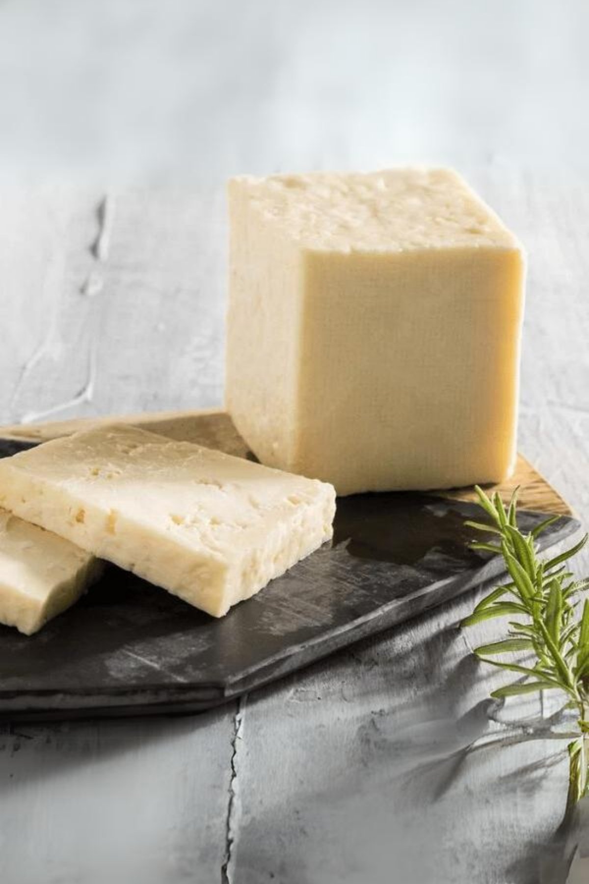 Beyaz PeynirlerDupnisa ÇiftliğiÖzel Seri Sert İnek Peyniri