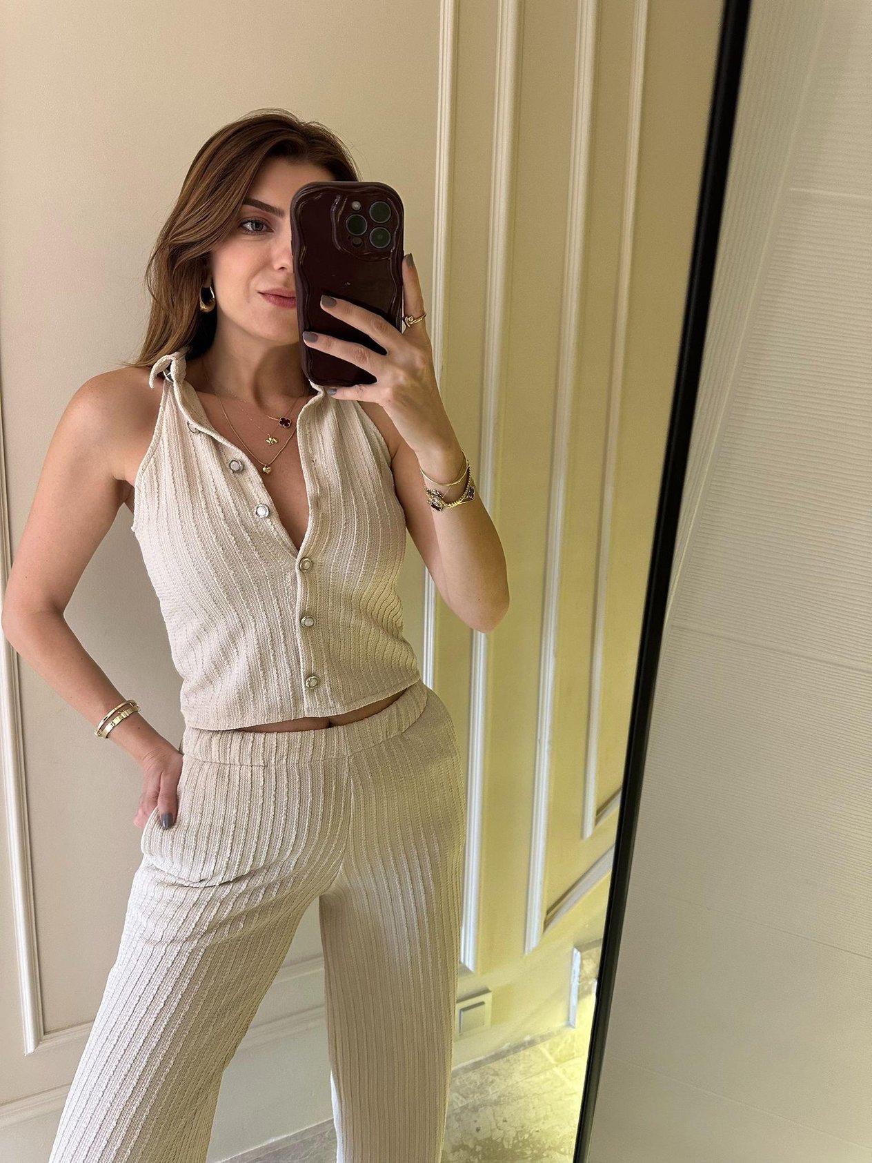 Bej Gofre Kumaş Kolsuz Düğmeli Takım